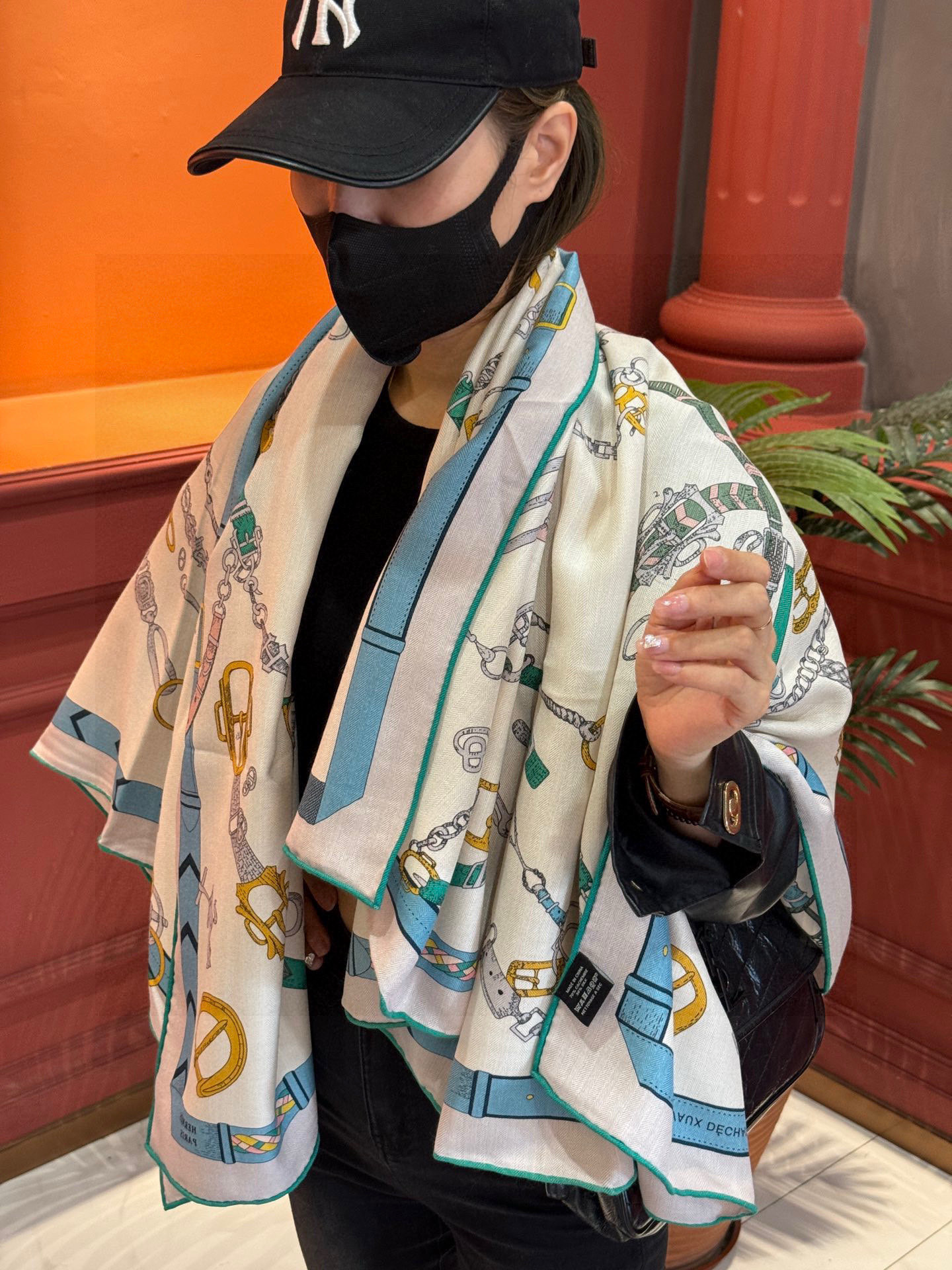 羊绒新款🆕👏👏买了都说好看‼️推荐💕爱马仕双面同色羊绒方巾【跃动的马儿双面同色140】，顶级工艺超值‼️