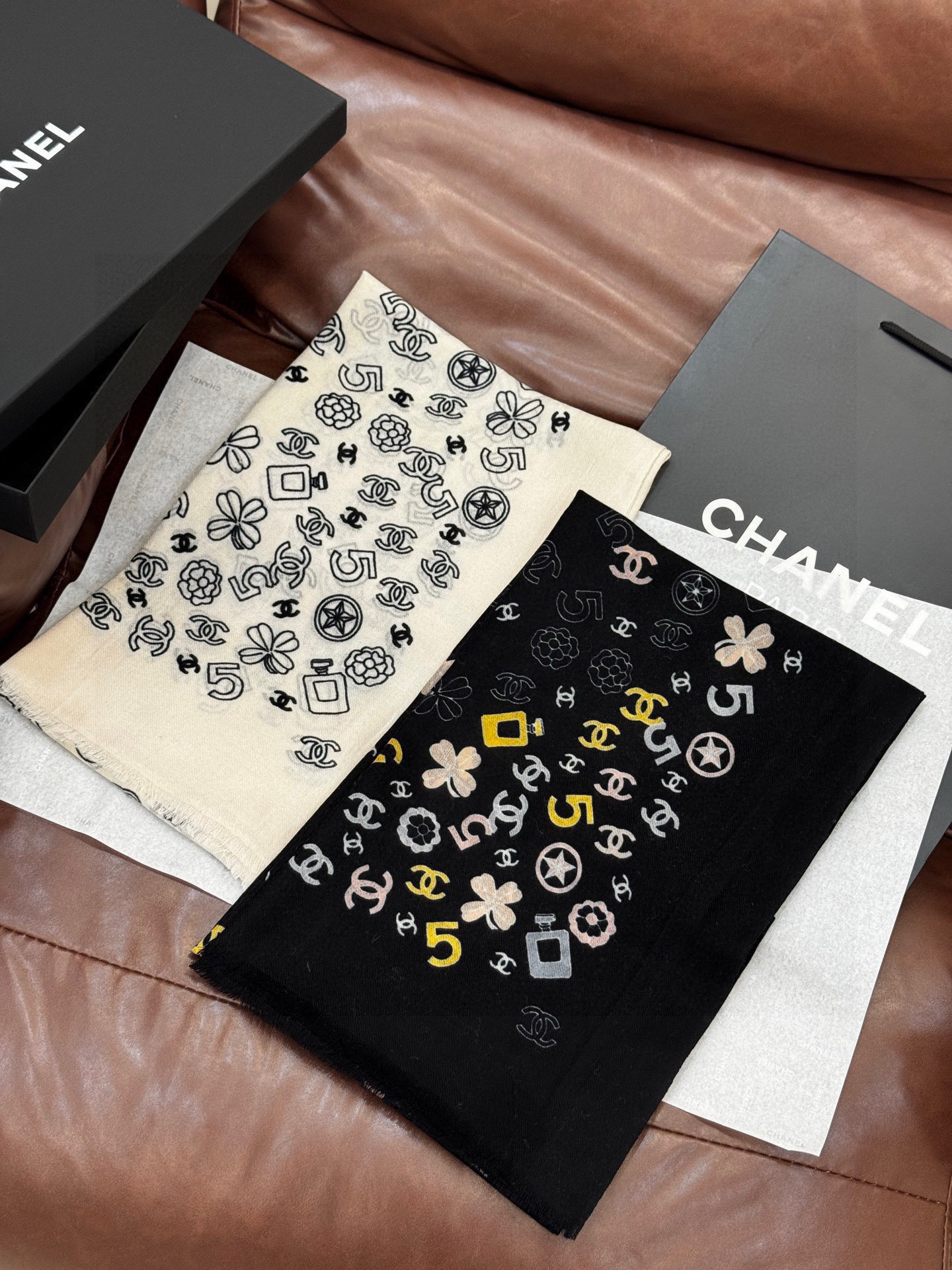 💟CHANEL香奈儿经典元素设计优雅大方，绕在颈间超级完美💋💋简直人间的尤物😍 专柜品质[玫瑰]长巾10