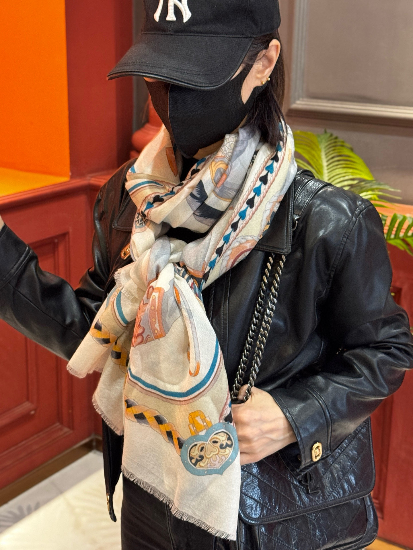 专柜同步 Hermes家买了都说好看【马鞍羊绒长巾】‼️推荐💕顶级工艺超值‼️爱马仕专柜爆款🎁🎁羊绒长巾