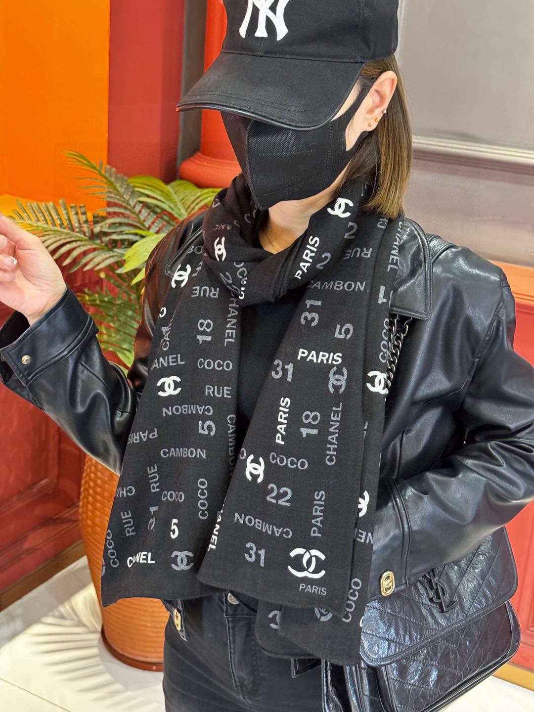 上新❤️【Chanel】 经典茶花优雅Coco风，Chanel最新菱格丝绒大方巾~气质到骨子里，香奶奶新