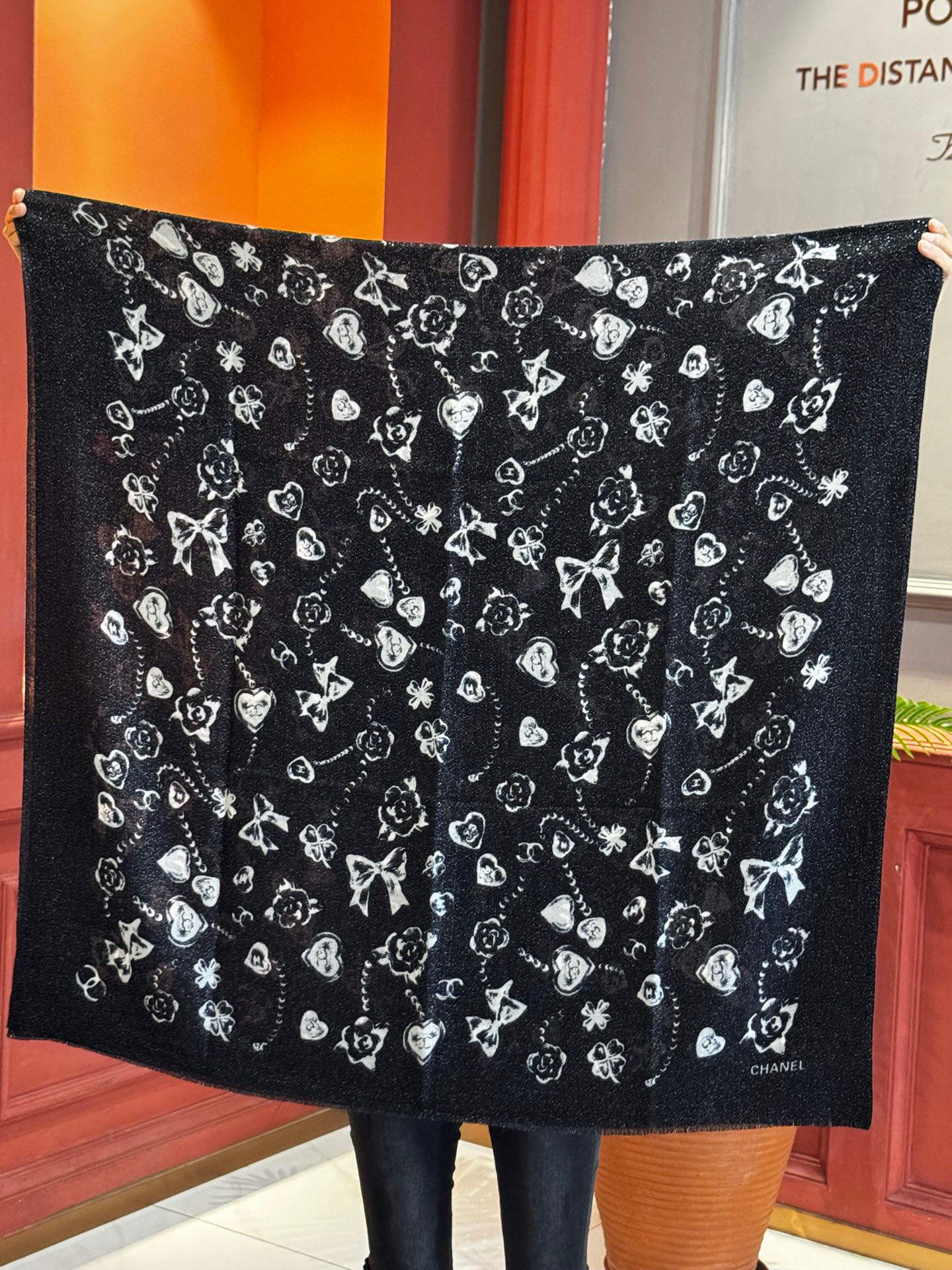 💟CHANEL香奈儿经典元素设计优雅大方，绕在颈间超级完美💋💋简直人间的尤物😍 专柜品质[玫瑰]长巾10