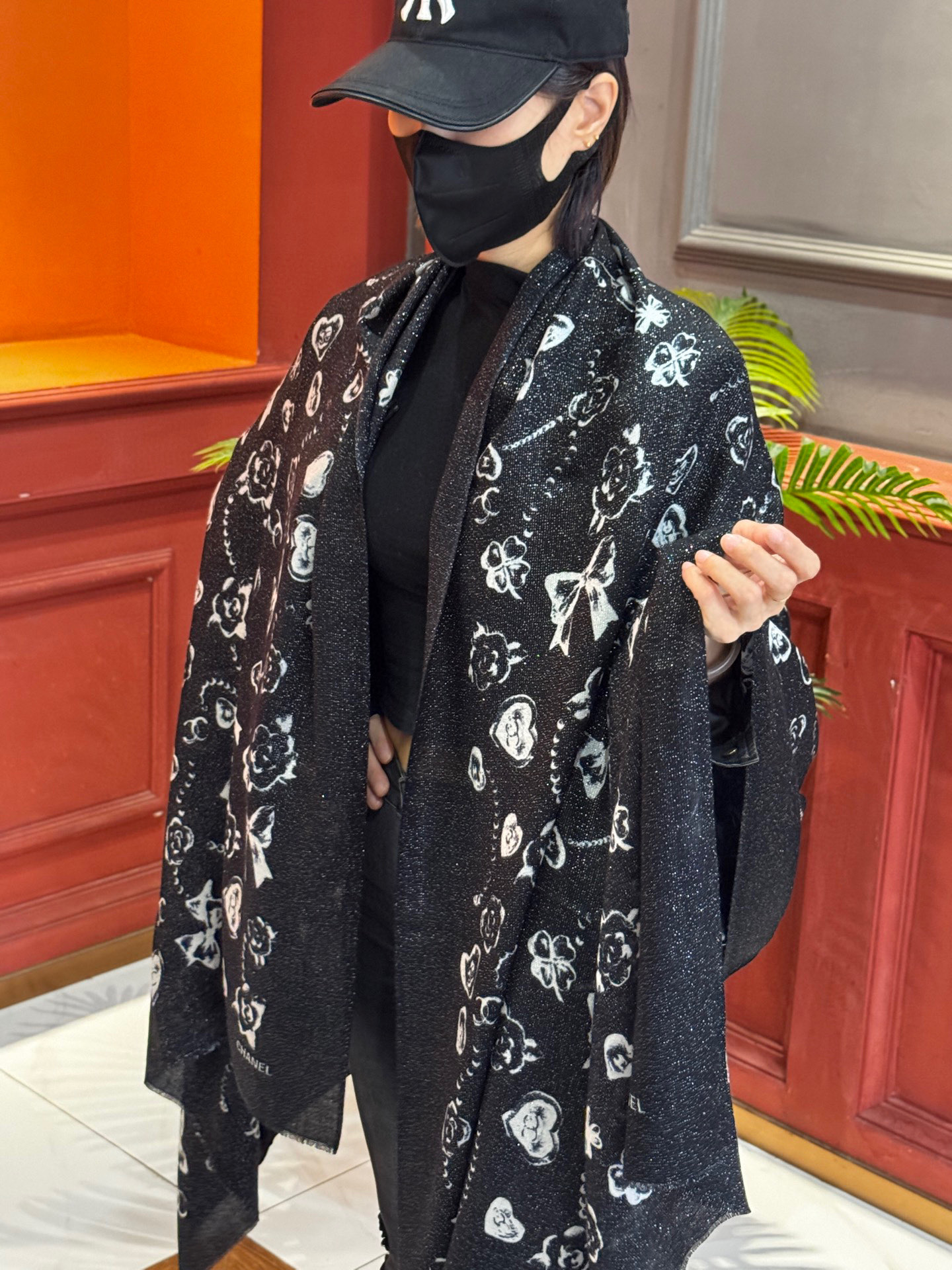 💟CHANEL香奈儿经典元素设计优雅大方，绕在颈间超级完美💋💋简直人间的尤物😍 专柜品质[玫瑰]长巾10