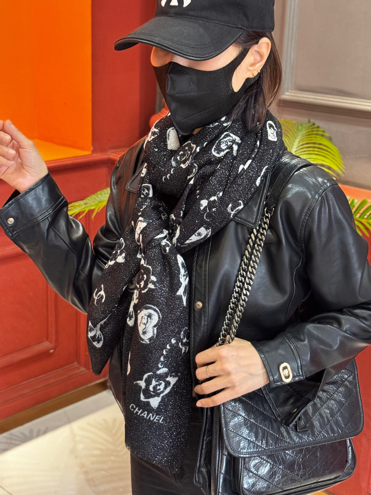 💟CHANEL香奈儿经典元素设计优雅大方，绕在颈间超级完美💋💋简直人间的尤物😍 专柜品质[玫瑰]长巾10