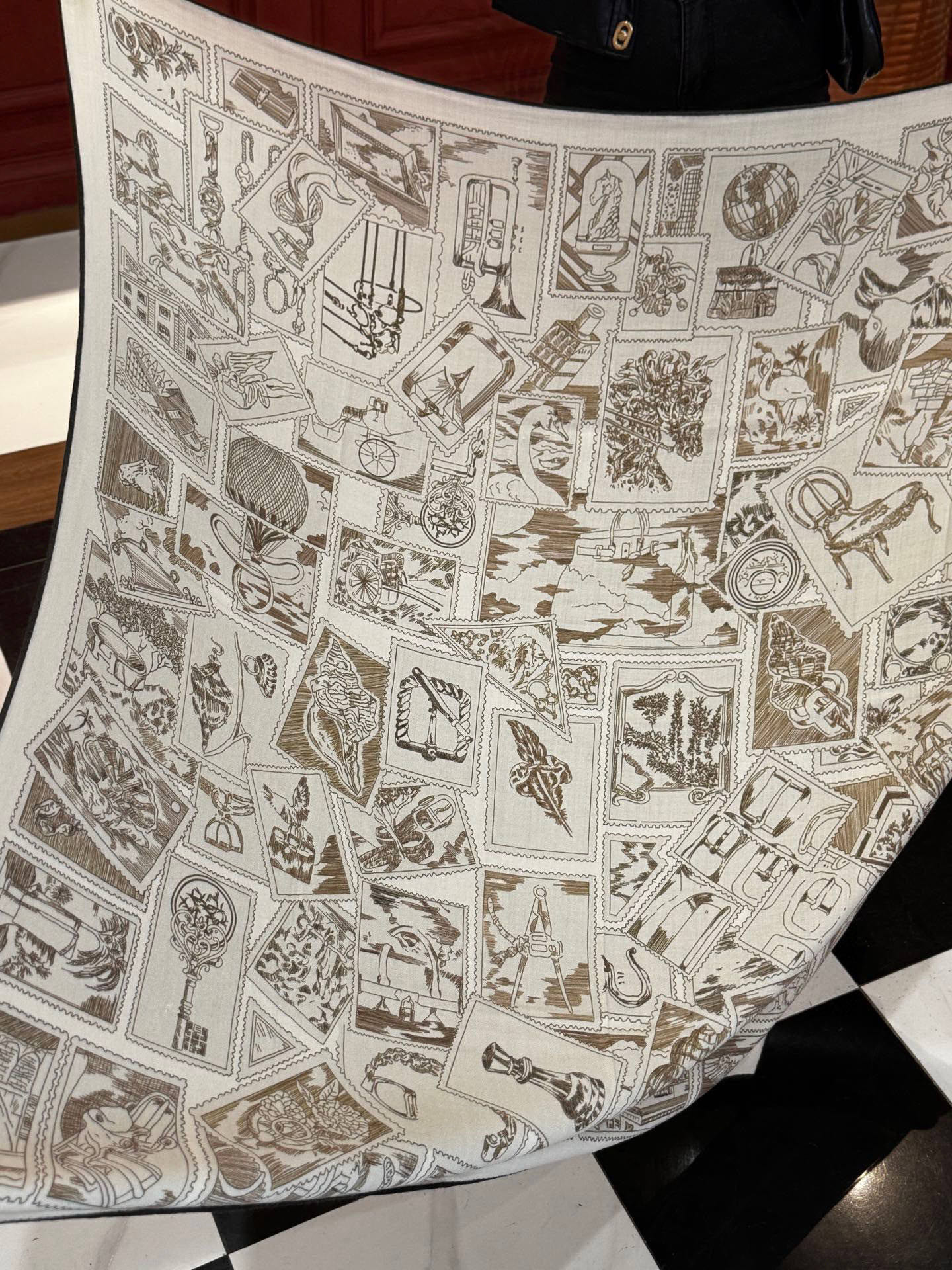 💟2025年秋冬抢先 上新💞【双面同色丝毛方巾】手工卷边山羊绒和真丝混纺披肩（70%山羊绒，30%桑蚕丝