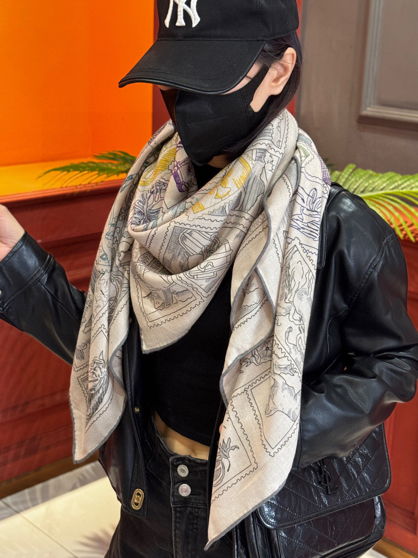 💟2025年秋冬抢先 上新💞【双面同色丝毛方巾】手工卷边山羊绒和真丝混纺披肩（70%山羊绒，30%桑蚕丝