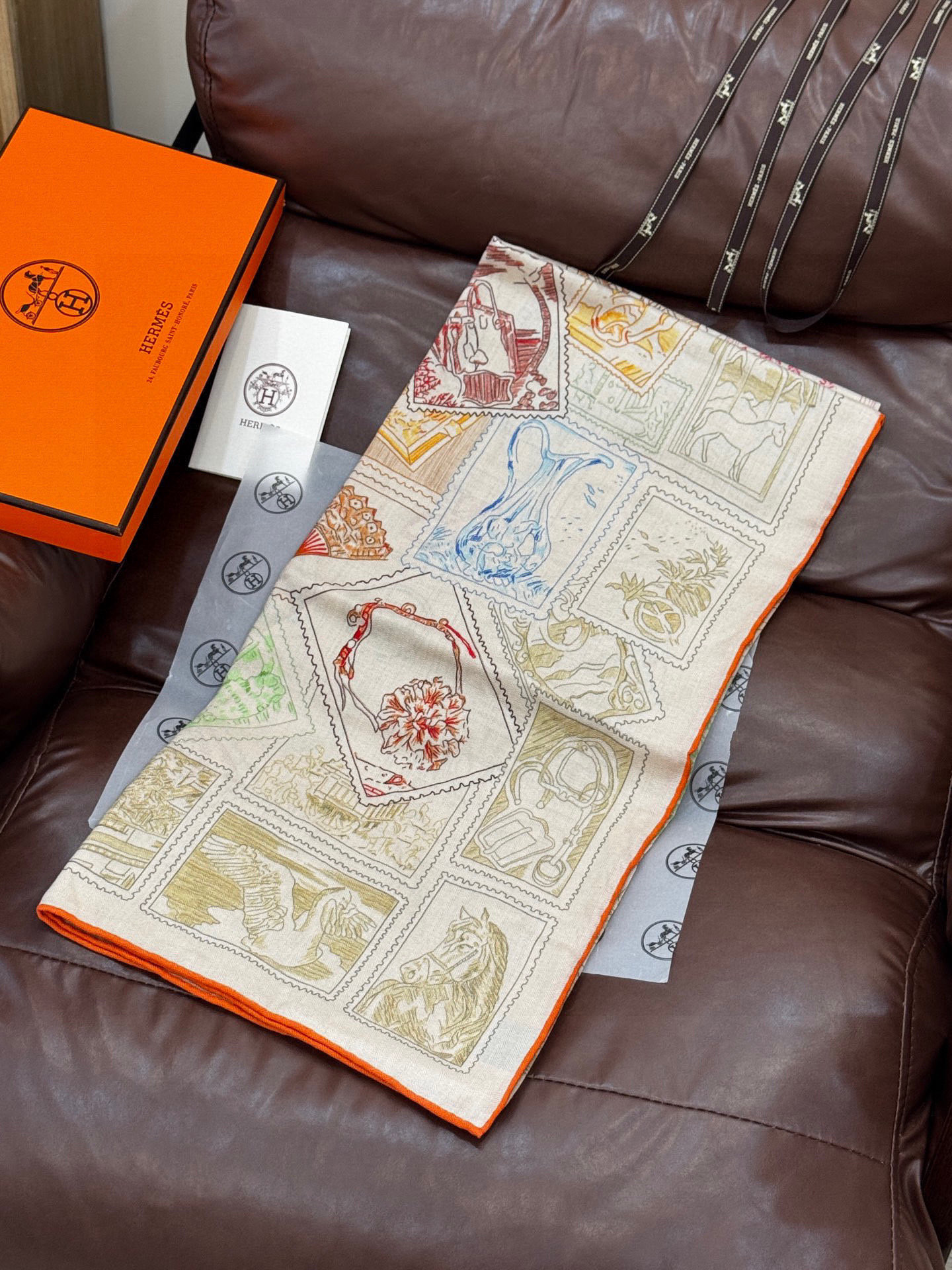 💟2025年秋冬抢先 上新💞【双面同色丝毛方巾】手工卷边山羊绒和真丝混纺披肩（70%山羊绒，30%桑蚕丝