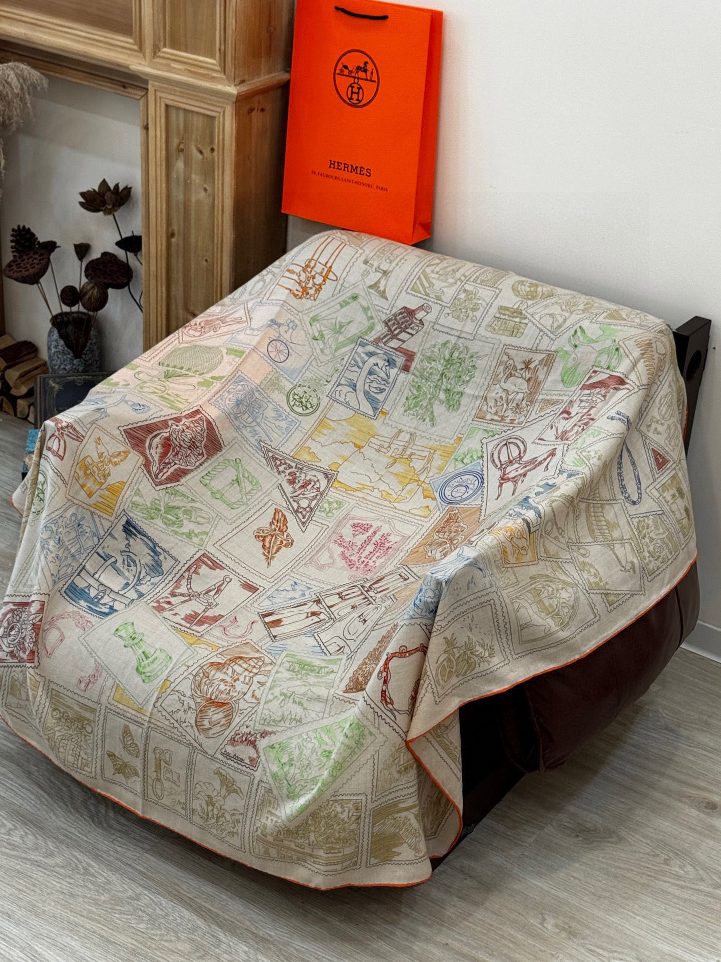 💟2025年秋冬抢先 上新💞【双面同色丝毛方巾】手工卷边山羊绒和真丝混纺披肩（70%山羊绒，30%桑蚕丝