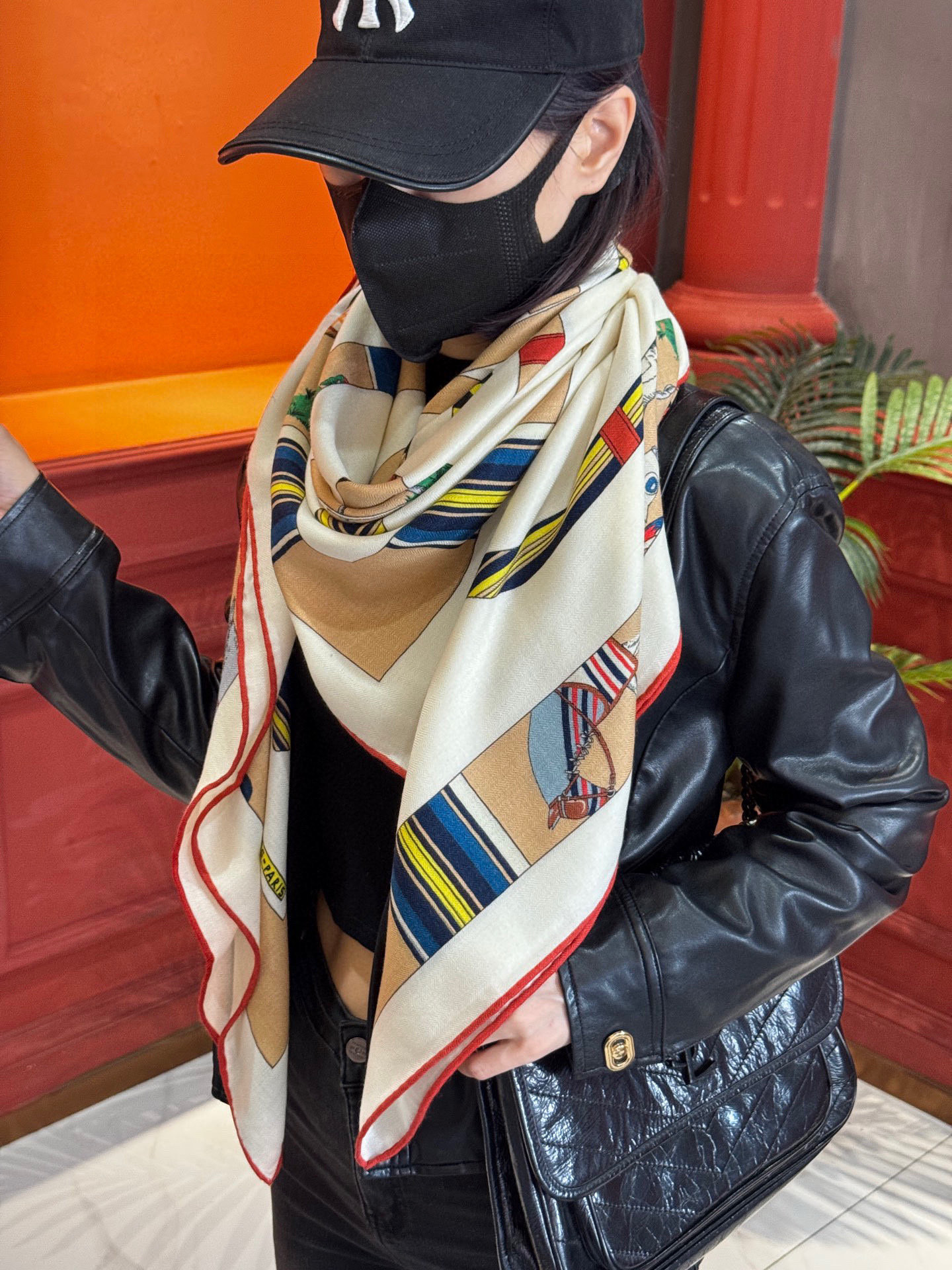 “金质马刺与骏马的披挂叠印版”披肩【140顶级丝毛双面同色】手工卷边30%桑蚕丝70%羊毛这款迷人的14