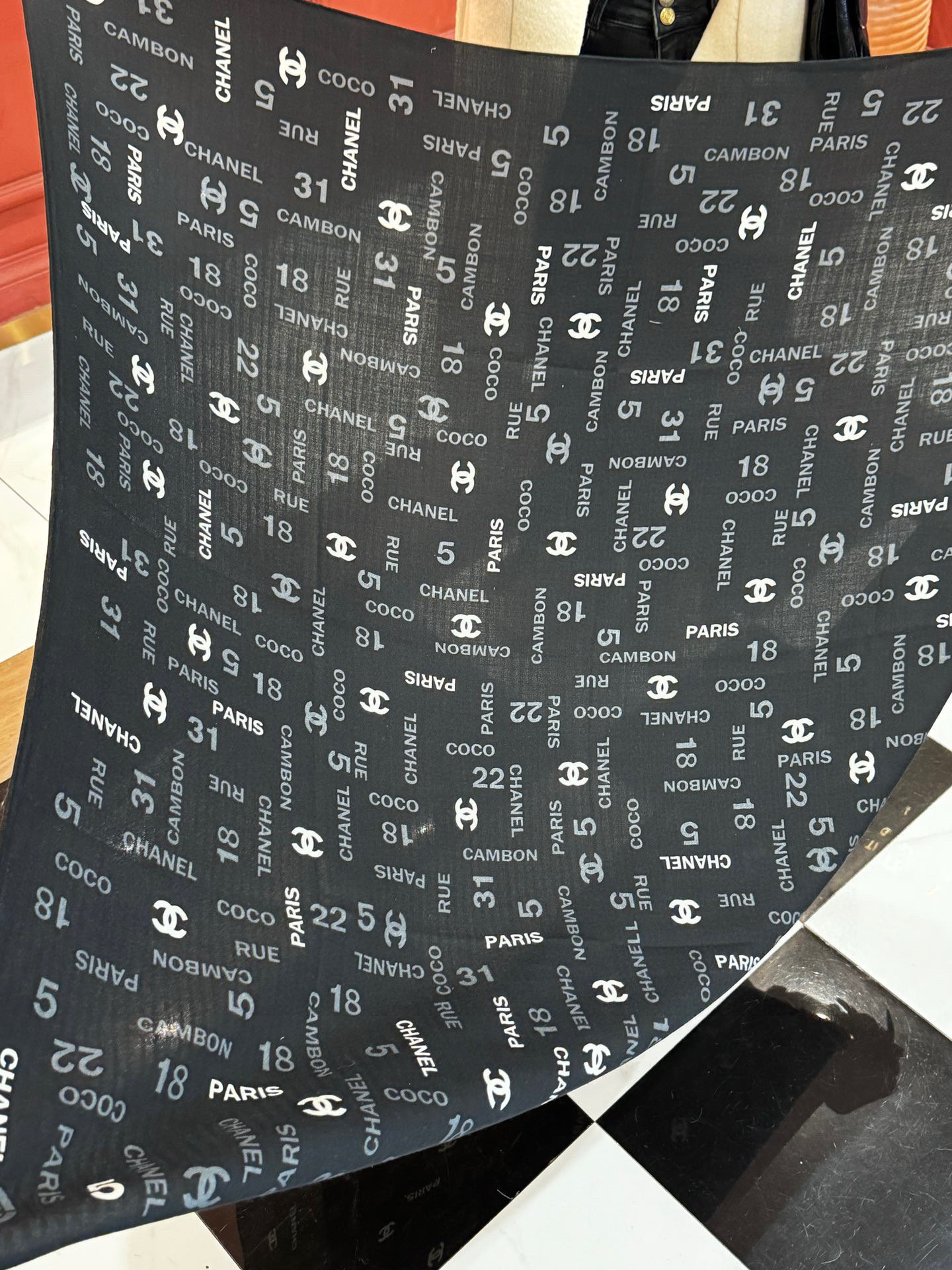 【升级双面同色 加密面料】 上新❤️ 140*140台版印花 黑白二色 高级都市新贵！山茶花的再一次邂逅