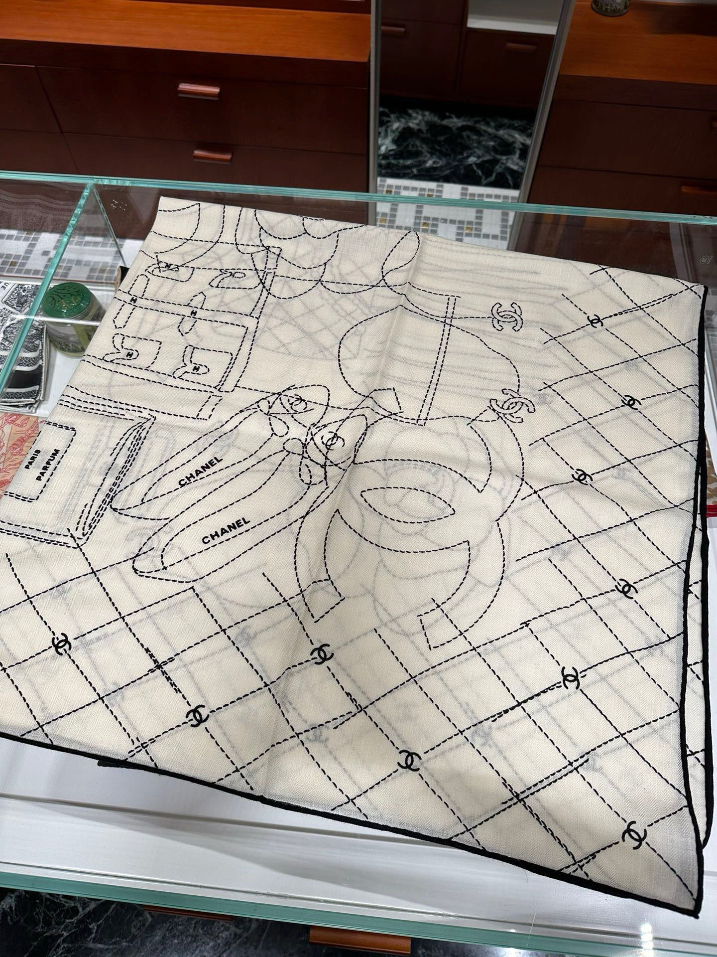 【升级双面同色 加密面料】 上新❤️ 140*140台版印花 黑白二色 高级都市新贵！山茶花的再一次邂逅