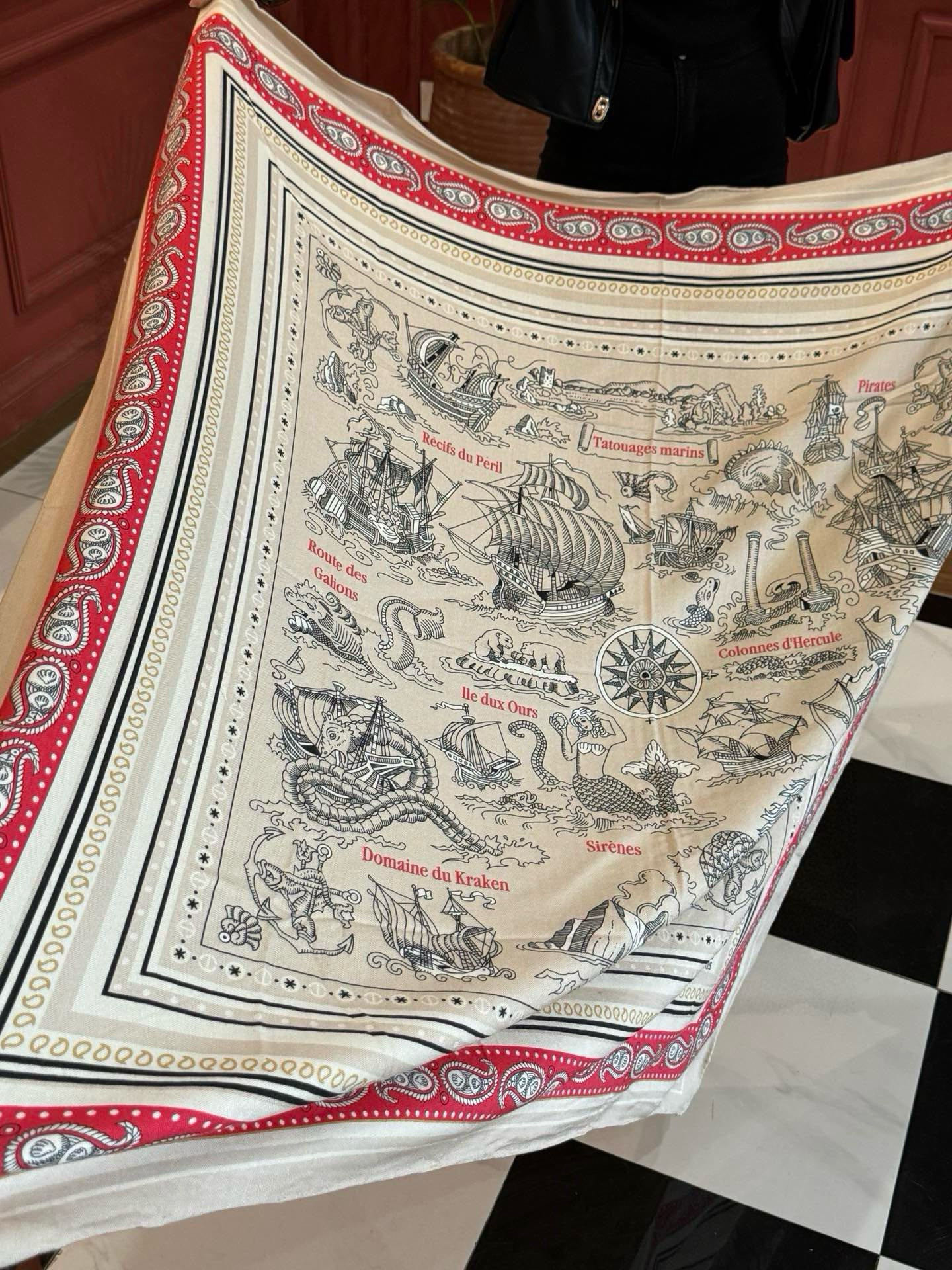 羊绒新款🆕👏👏买了都说好看‼️推荐💕爱马仕双面同色羊绒方巾【水手纹身双面同色140】，顶级工艺超值‼️爱