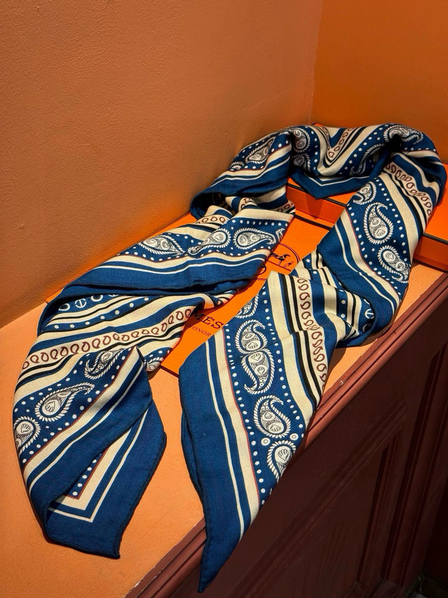 羊绒新款🆕👏👏买了都说好看‼️推荐💕爱马仕双面同色羊绒方巾【水手纹身双面同色140】，顶级工艺超值‼️爱