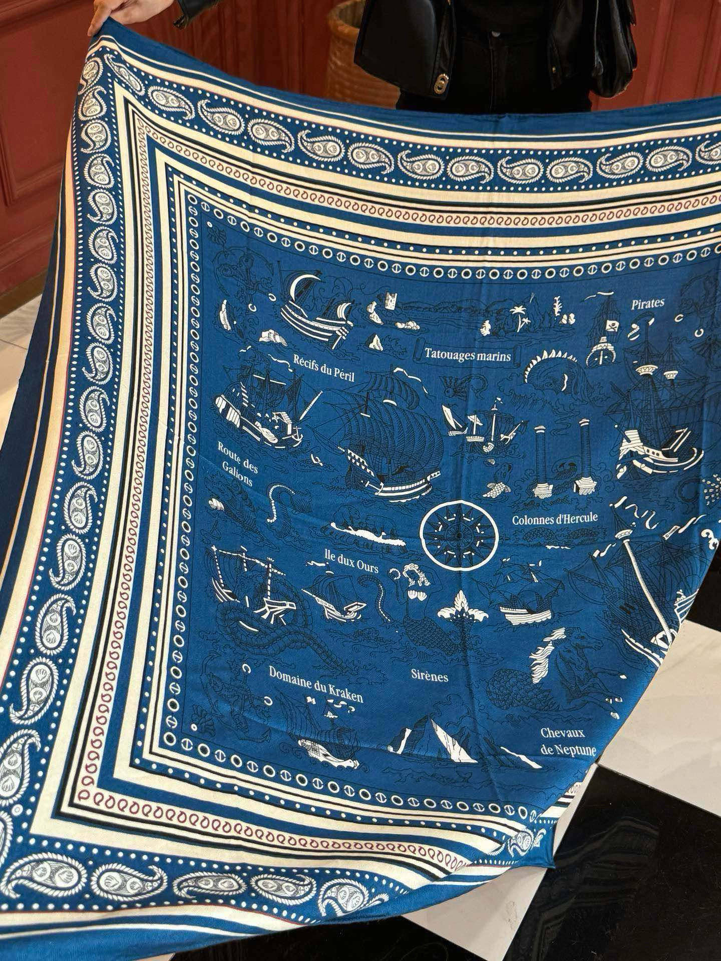 羊绒新款🆕👏👏买了都说好看‼️推荐💕爱马仕双面同色羊绒方巾【水手纹身双面同色140】，顶级工艺超值‼️爱