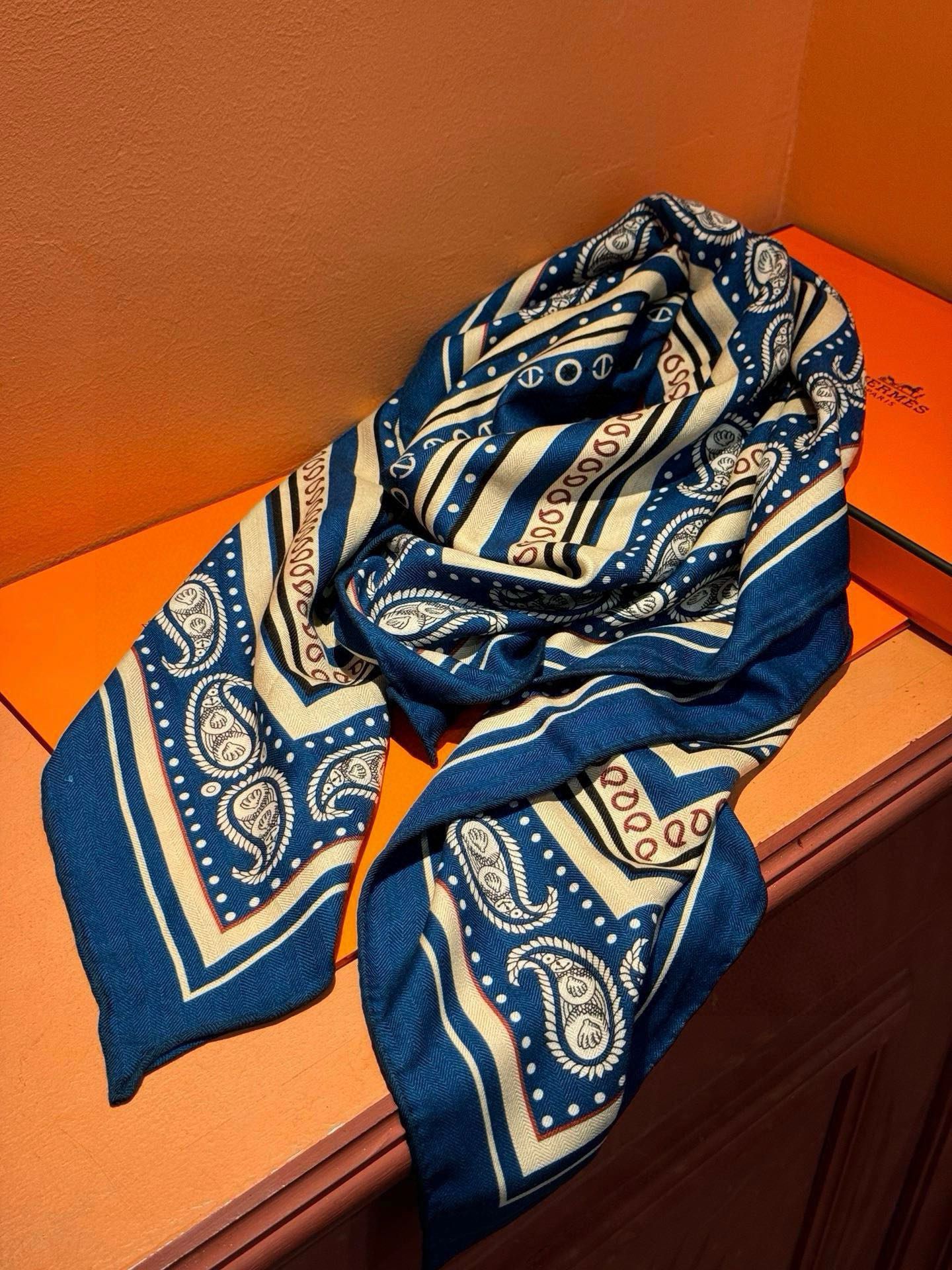 羊绒新款🆕👏👏买了都说好看‼️推荐💕爱马仕双面同色羊绒方巾【水手纹身双面同色140】，顶级工艺超值‼️爱