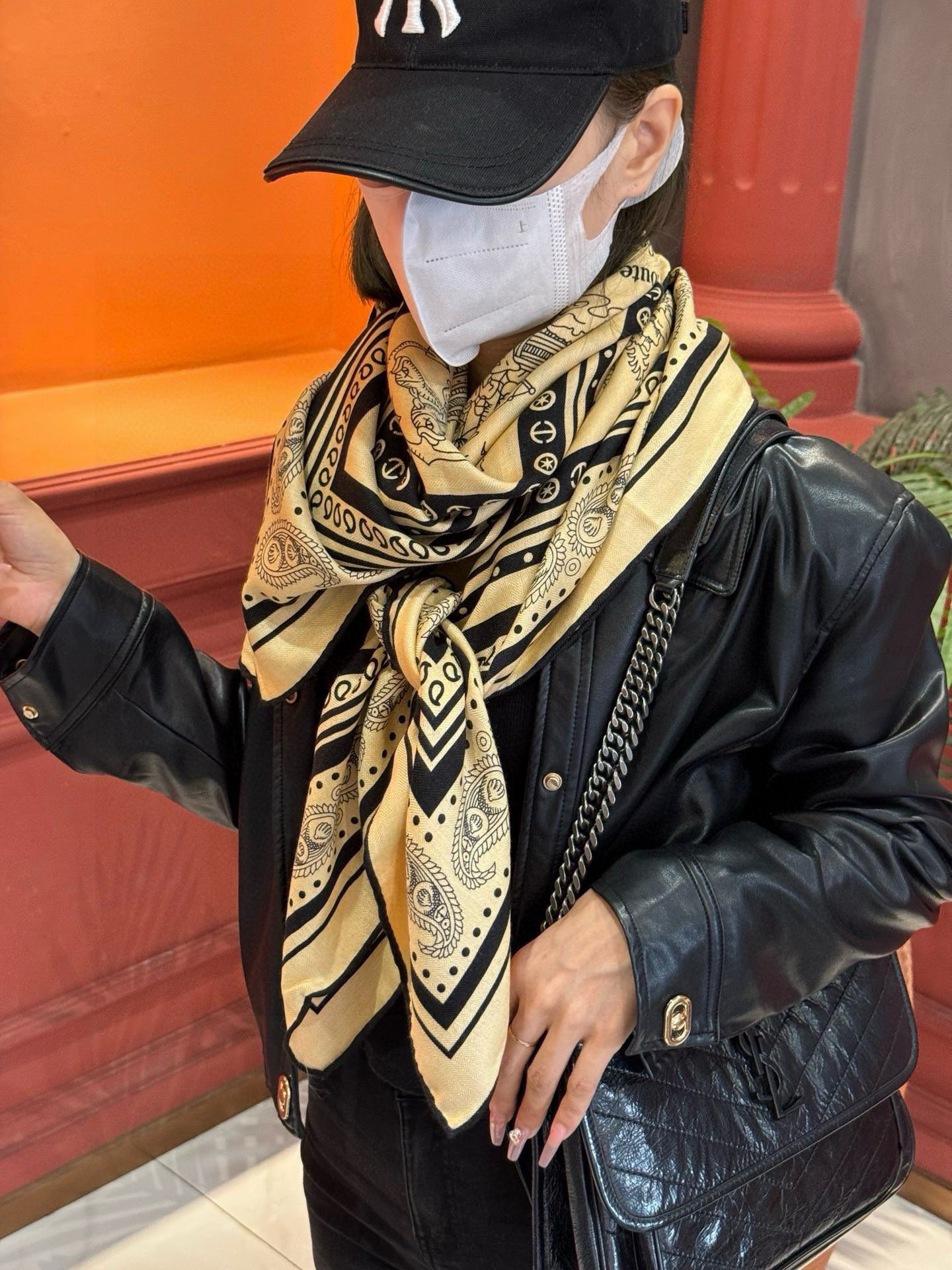 羊绒新款🆕👏👏买了都说好看‼️推荐💕爱马仕双面同色羊绒方巾【水手纹身双面同色140】，顶级工艺超值‼️爱