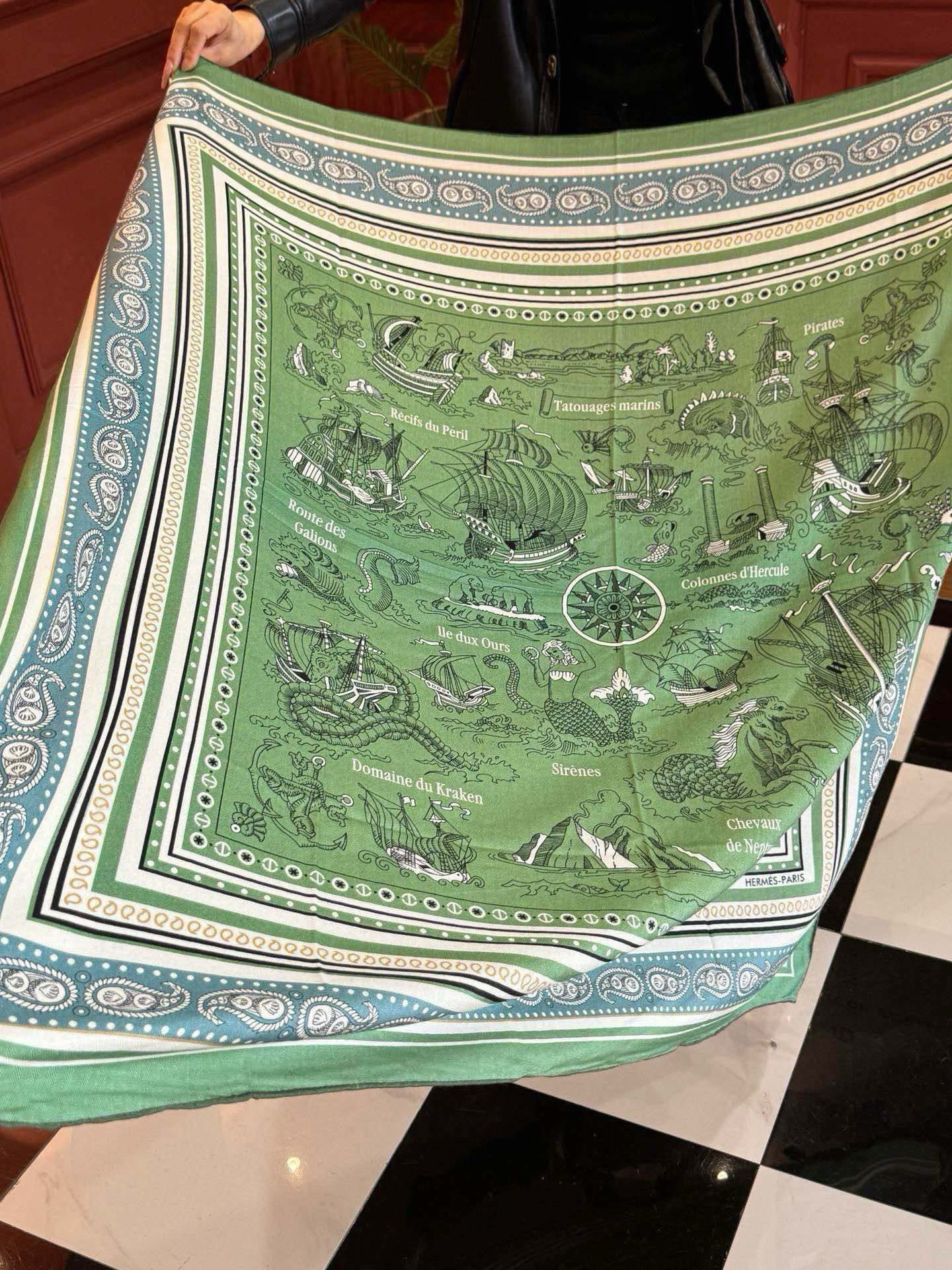 羊绒新款🆕👏👏买了都说好看‼️推荐💕爱马仕双面同色羊绒方巾【水手纹身双面同色140】，顶级工艺超值‼️爱