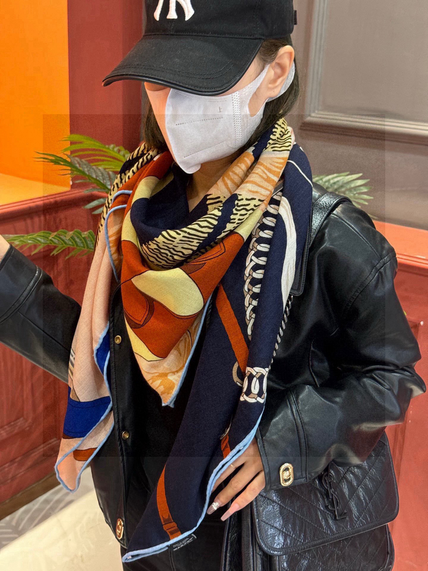 羊绒新款🆕👏👏买了都说好看‼️推荐💕爱马仕双面同色羊绒方巾，【双面同色140】顶级工艺超值‼️爱马仕专柜