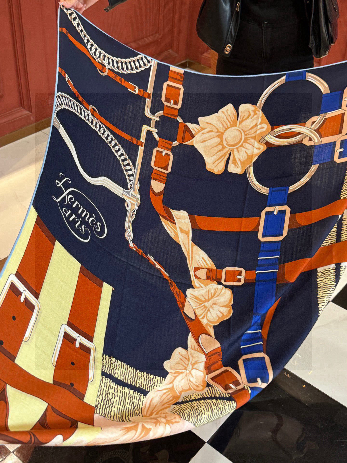 羊绒新款🆕👏👏买了都说好看‼️推荐💕爱马仕双面同色羊绒方巾，【双面同色140】顶级工艺超值‼️爱马仕专柜