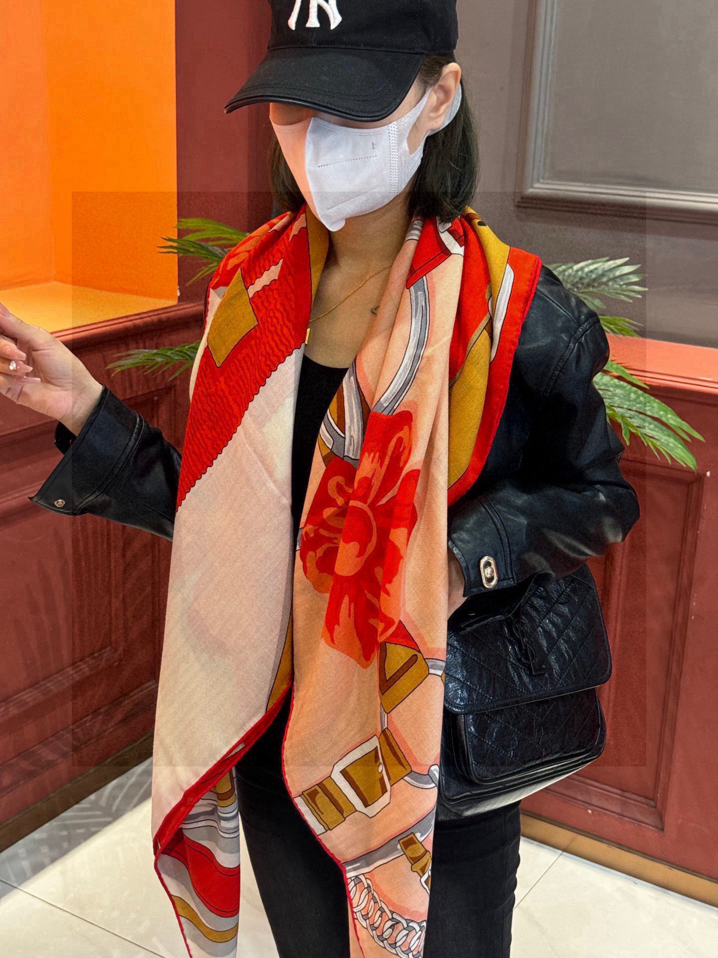 羊绒新款🆕👏👏买了都说好看‼️推荐💕爱马仕双面同色羊绒方巾，【双面同色140】顶级工艺超值‼️爱马仕专柜