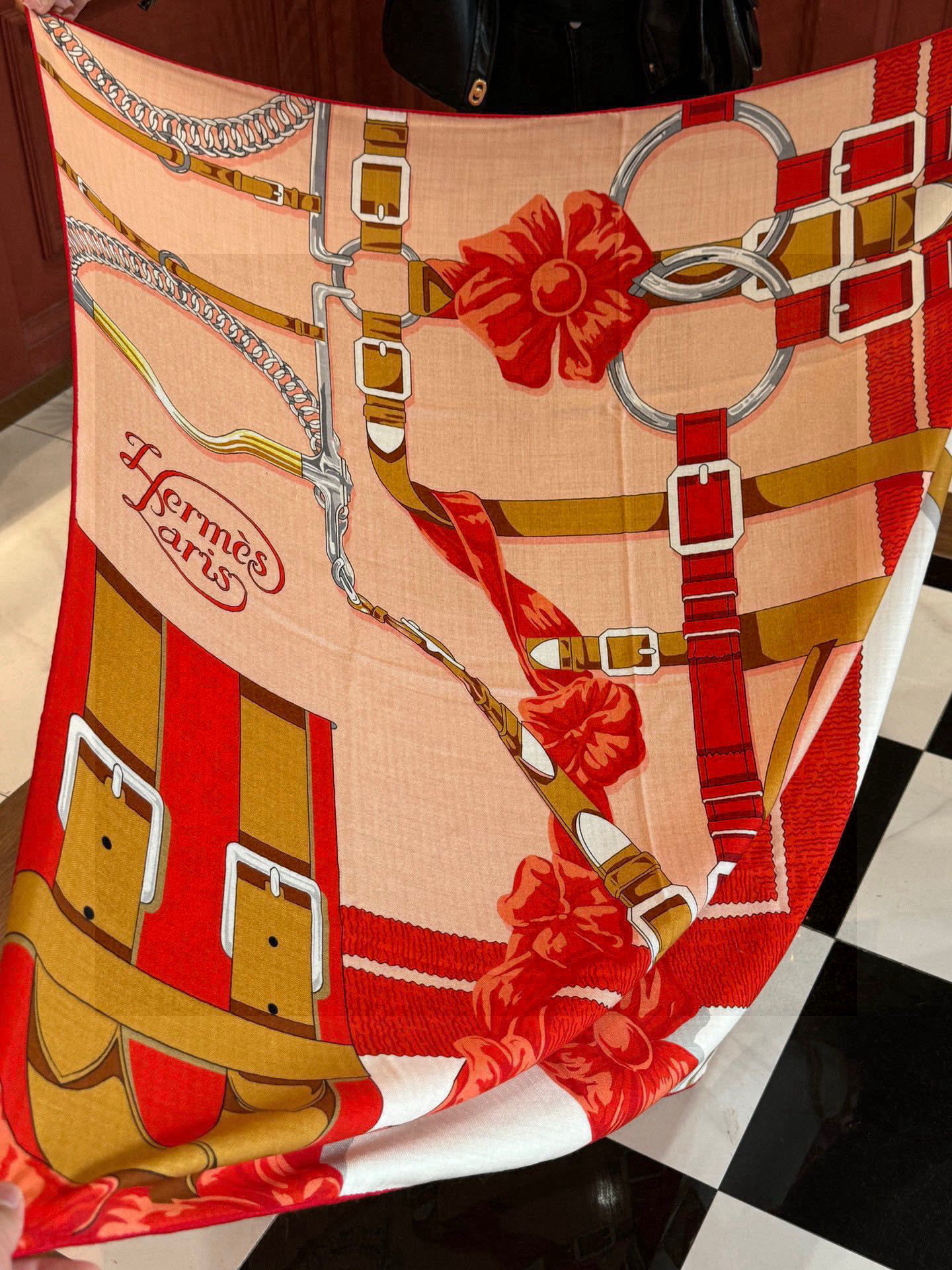 羊绒新款🆕👏👏买了都说好看‼️推荐💕爱马仕双面同色羊绒方巾，【双面同色140】顶级工艺超值‼️爱马仕专柜