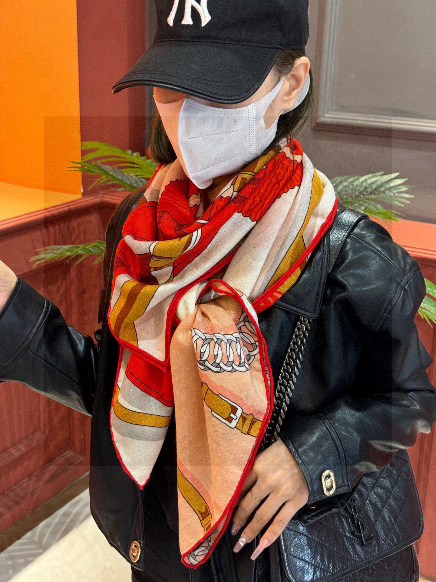 羊绒新款🆕👏👏买了都说好看‼️推荐💕爱马仕双面同色羊绒方巾，【双面同色140】顶级工艺超值‼️爱马仕专柜