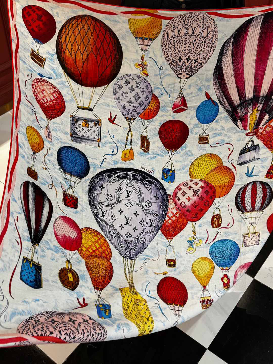 ❄【双面同色】原单Lv140cm丝绒方巾，《热气球》，本款方巾全新加入 U价🉐️ and Away 系列