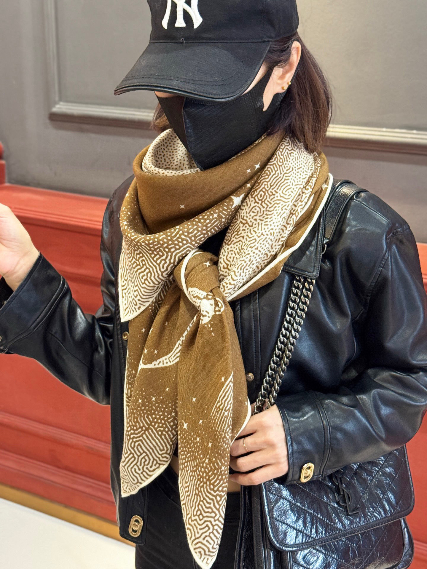 HERMES爱马仕新款|月光飞马Clair de Lune羊绒和真丝披肩，手工卷边(70%羊绒，30%真