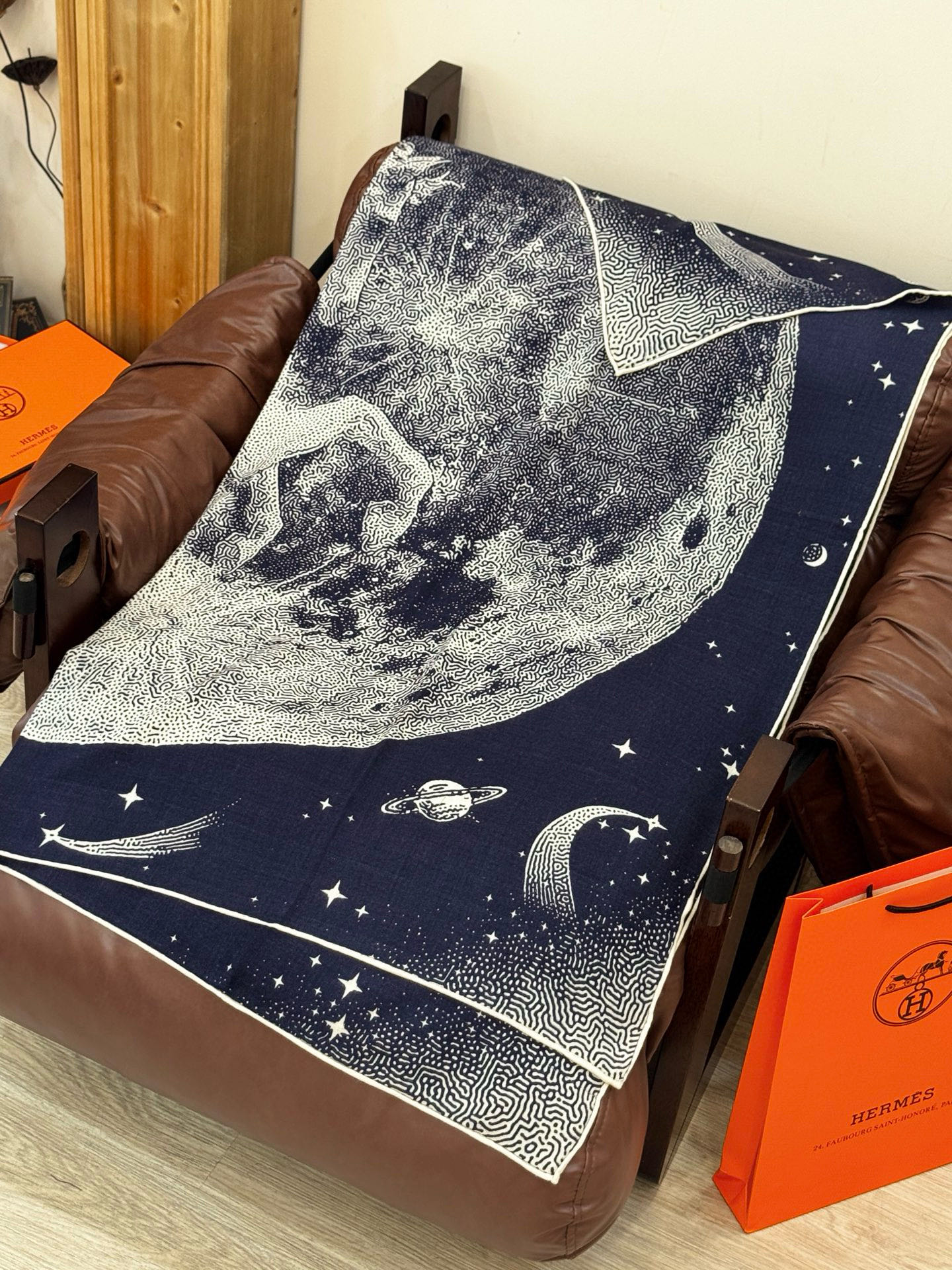 HERMES爱马仕新款|月光飞马Clair de Lune羊绒和真丝披肩，手工卷边(70%羊绒，30%真