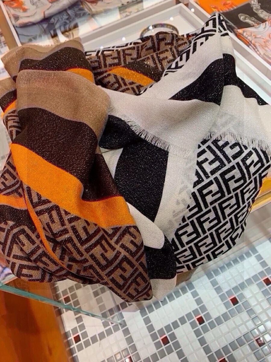 【▪️闪光女神披肩，璀璨夺目】Fendi神仙级好物！！！简约款做出内涵特别不容易！版型，柔软度，手感等都