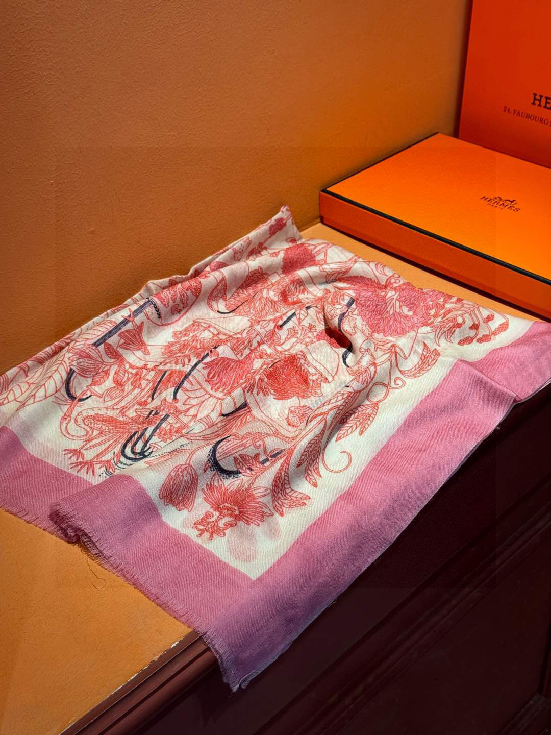 专柜同步 Hermes家买了都说好看【珍奇乐园羊绒长巾】‼️推荐💕顶级工艺超值‼️爱马仕专柜爆款🎁🎁羊绒