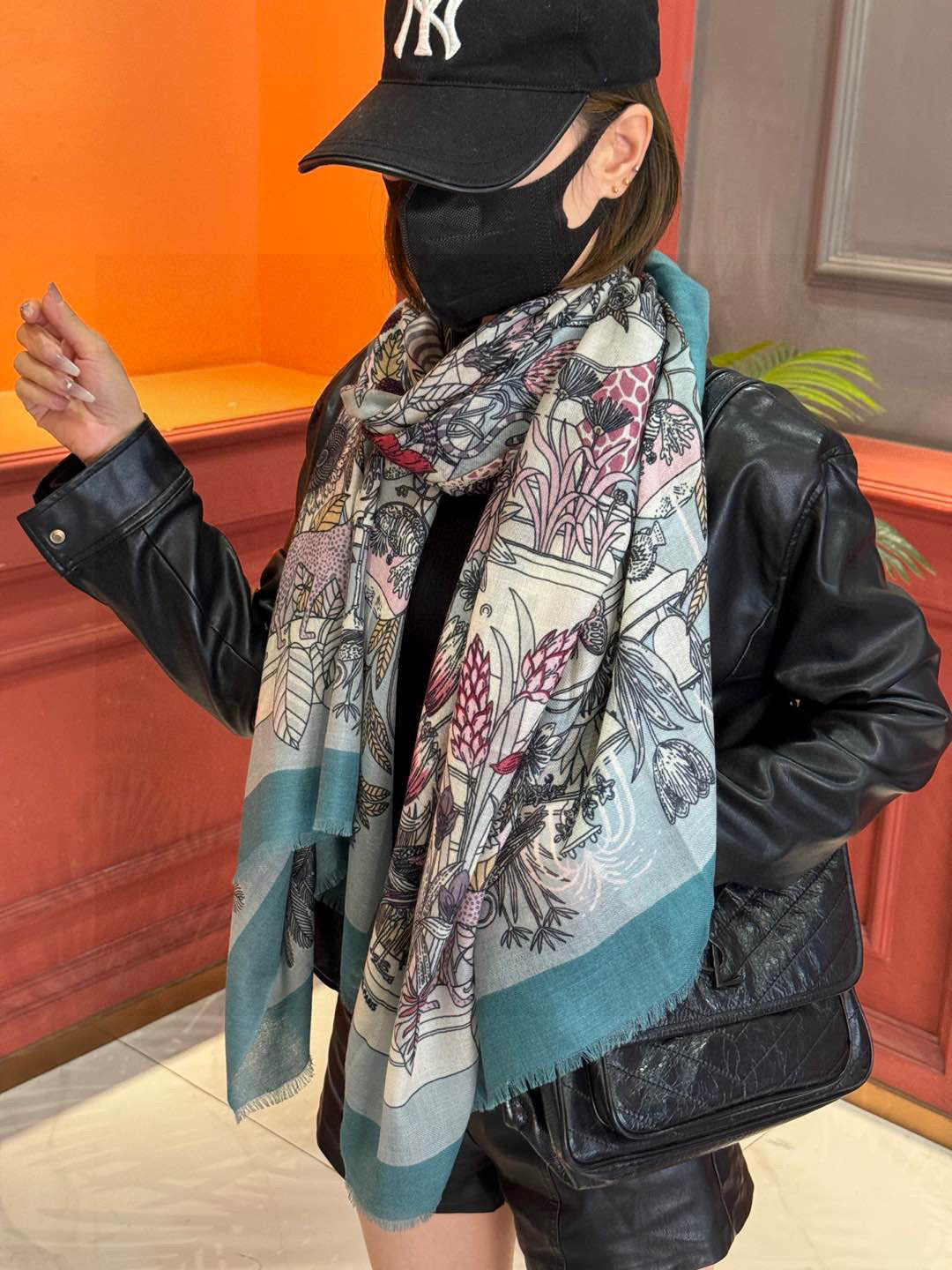 专柜同步 Hermes家买了都说好看【珍奇乐园羊绒长巾】‼️推荐💕顶级工艺超值‼️爱马仕专柜爆款🎁🎁羊绒