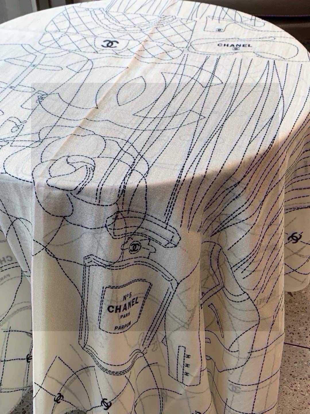 💟上新🌺羊绒披肩🌟长巾！强烈推荐价格超美！实物更美羊绒面料！纹理清晰、细腻可见每一个套色、每一个笔触，都