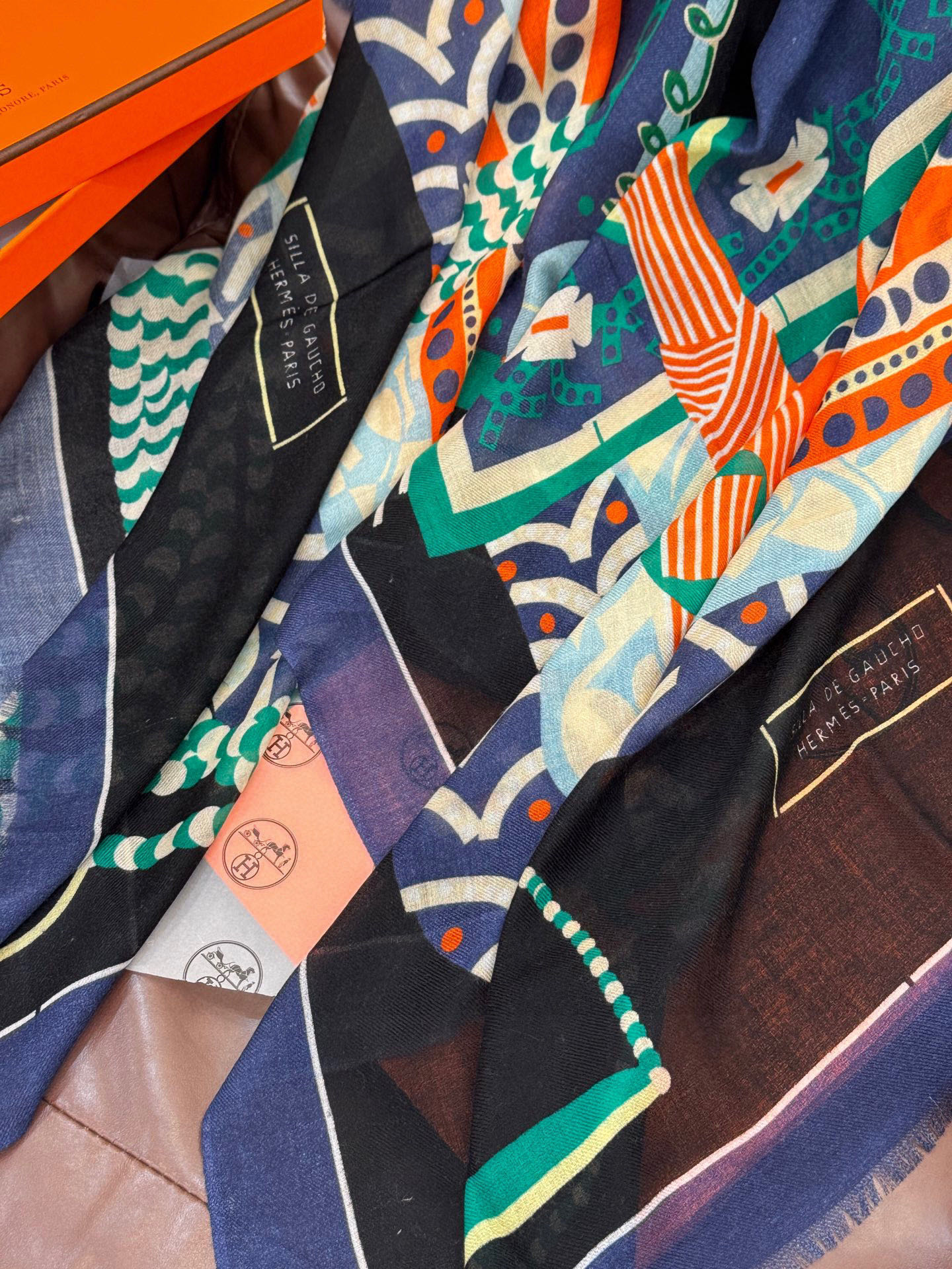 专柜同步 Hermes家买了都说好看【马鞍羊绒长巾】‼️推荐💕顶级工艺超值‼️爱马仕专柜爆款🎁🎁羊绒长巾