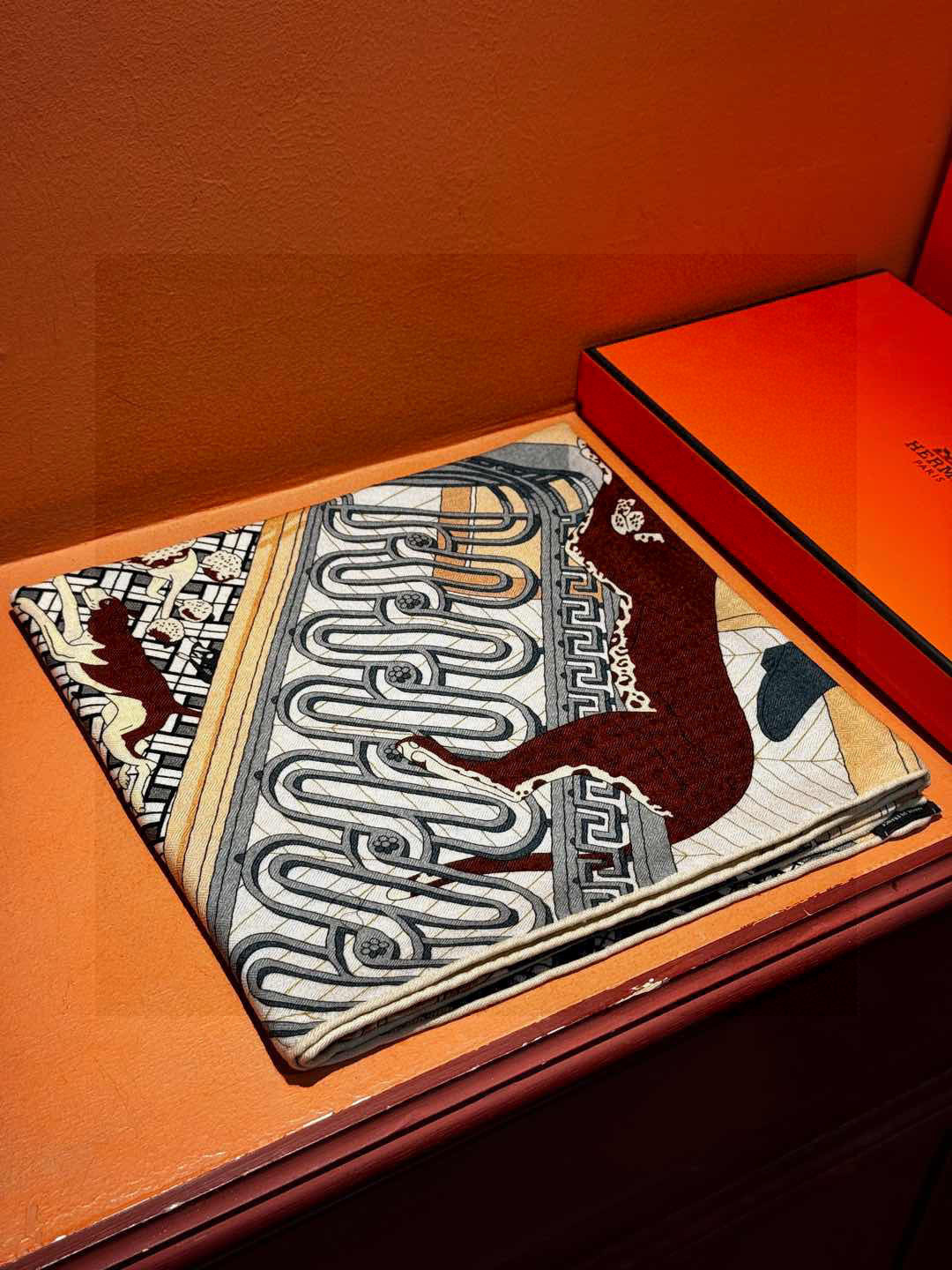 💟上新💞｛24号之谜｝羊绒大方巾[双面同色140]手工卷边H家是创意和作品故事的无限源泉，每季皆推出全新