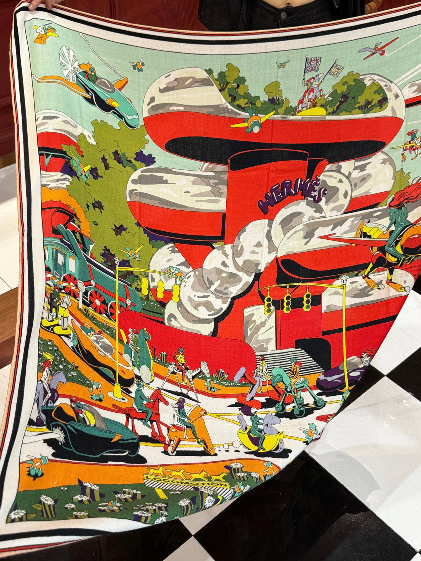 H，目前最热门的 “超现实爱马仕枢纽” 风靡全宇宙，听名字就充斥着未来空间♥️艺术品一样的存在，会绝版的