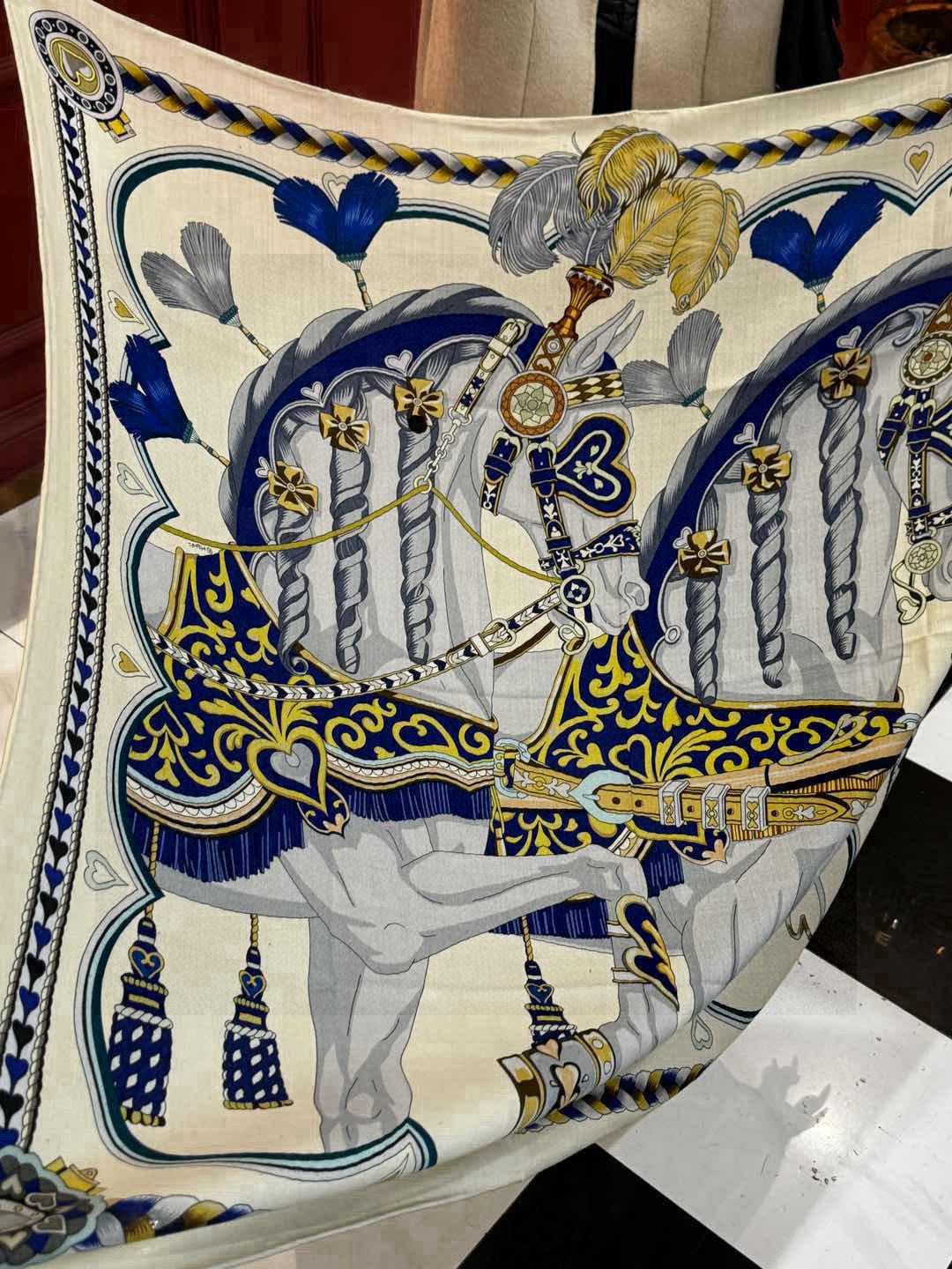 【双面同色】原单爱马仕140cm丝绒方巾💕 甜蜜的鞍具，装饰家芳登和佩西耶设计的一款餐盘增添骑士般的浪漫