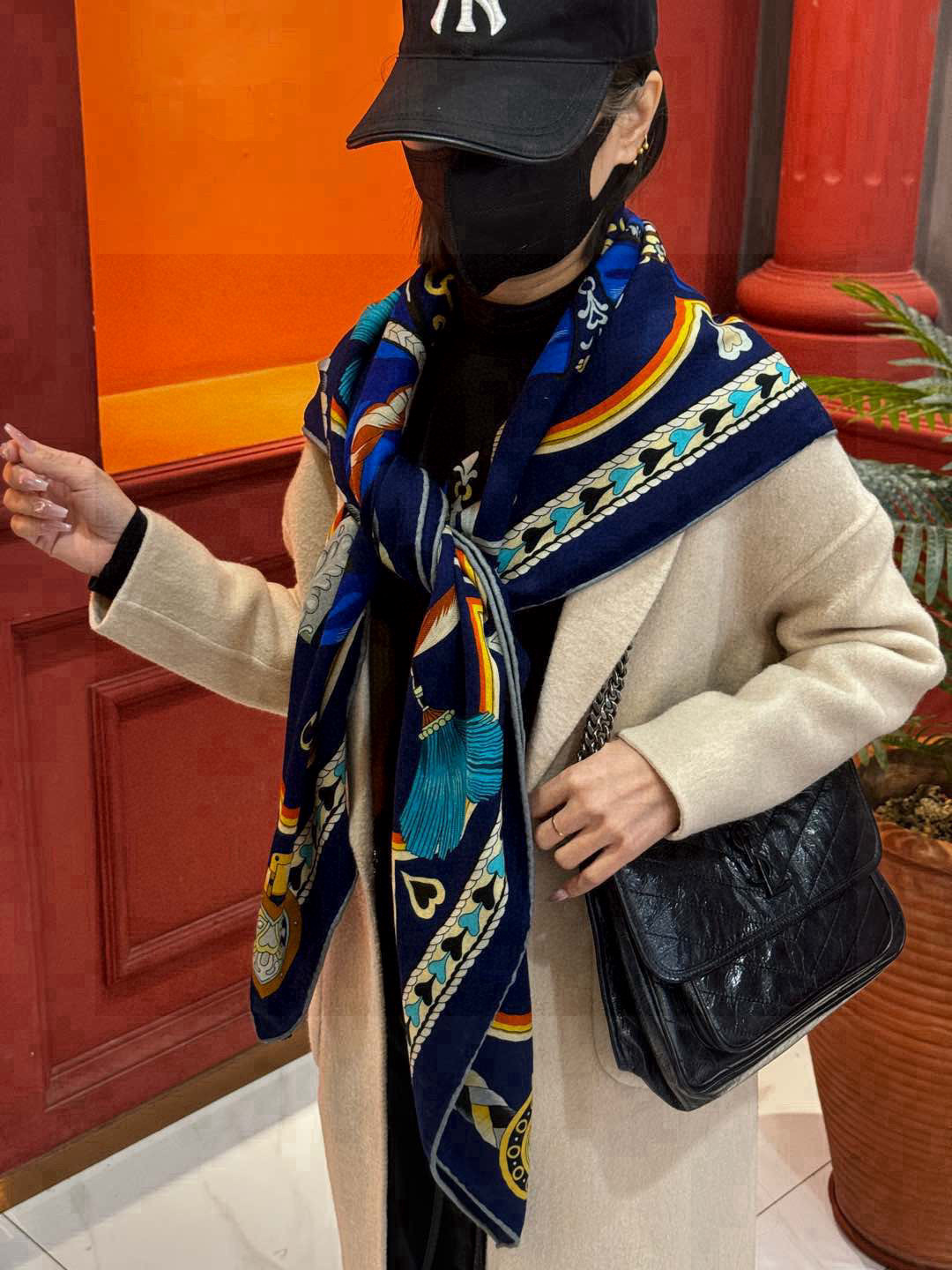 【双面同色】原单爱马仕140cm丝绒方巾💕 甜蜜的鞍具，装饰家芳登和佩西耶设计的一款餐盘增添骑士般的浪漫