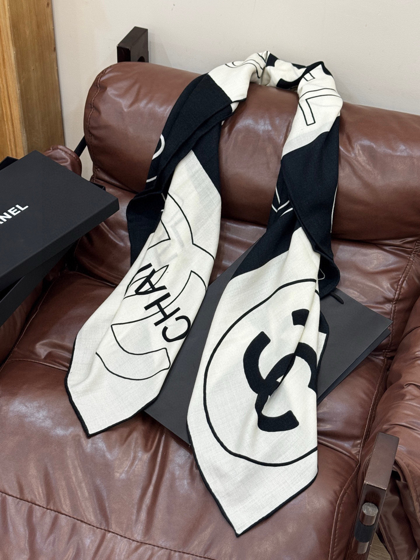 Chanel 25s秋冬新品～【140顶级丝毛双面同色披肩】25s 秋冬披肩设计真的好有突破粉色米色格优