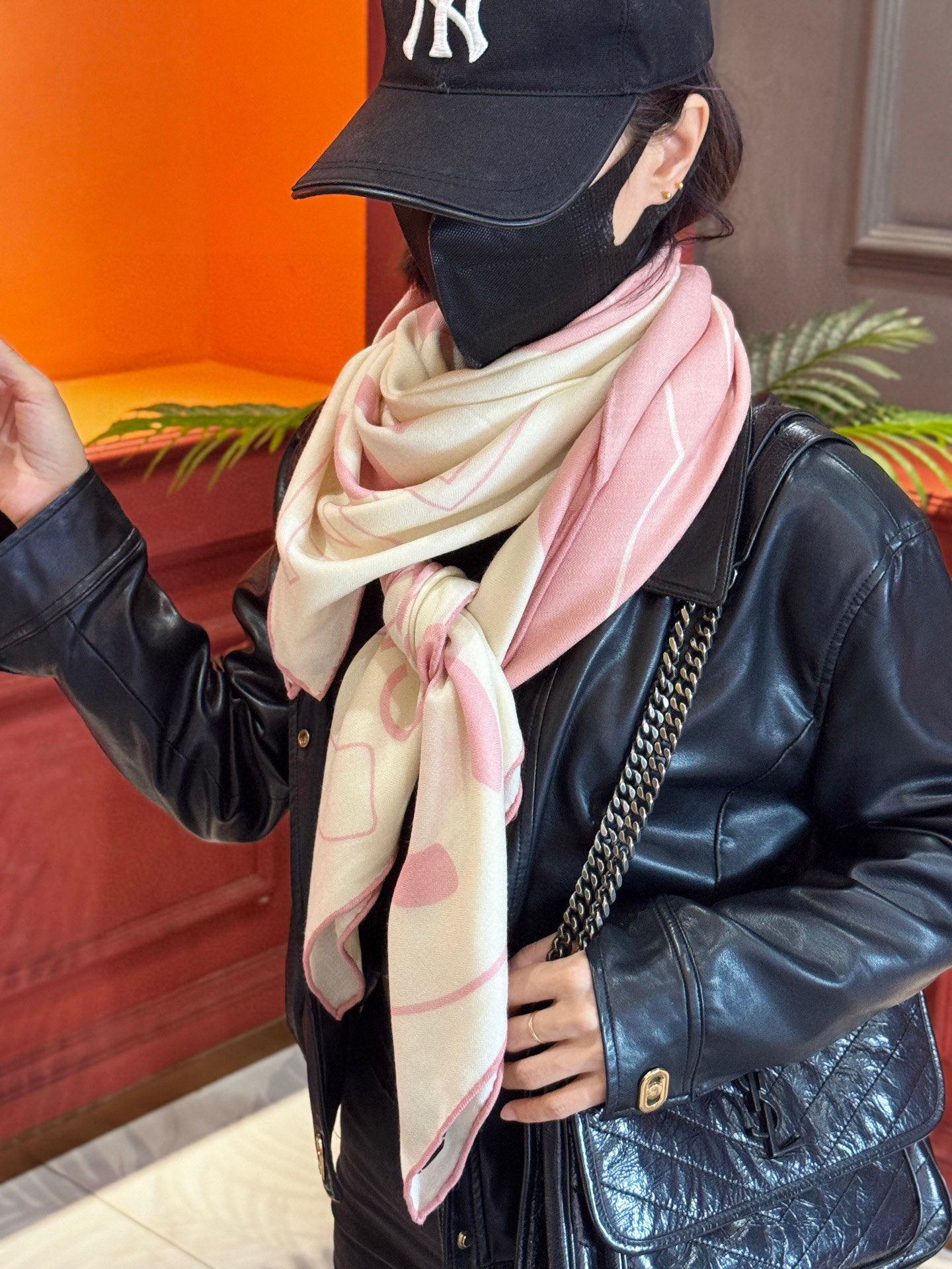 Chanel 25s秋冬新品～【140顶级丝毛双面同色披肩】25s 秋冬披肩设计真的好有突破粉色米色格优