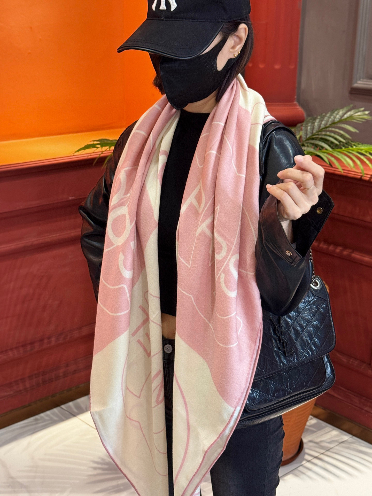 Chanel 25s秋冬新品～【140顶级丝毛双面同色披肩】25s 秋冬披肩设计真的好有突破粉色米色格优