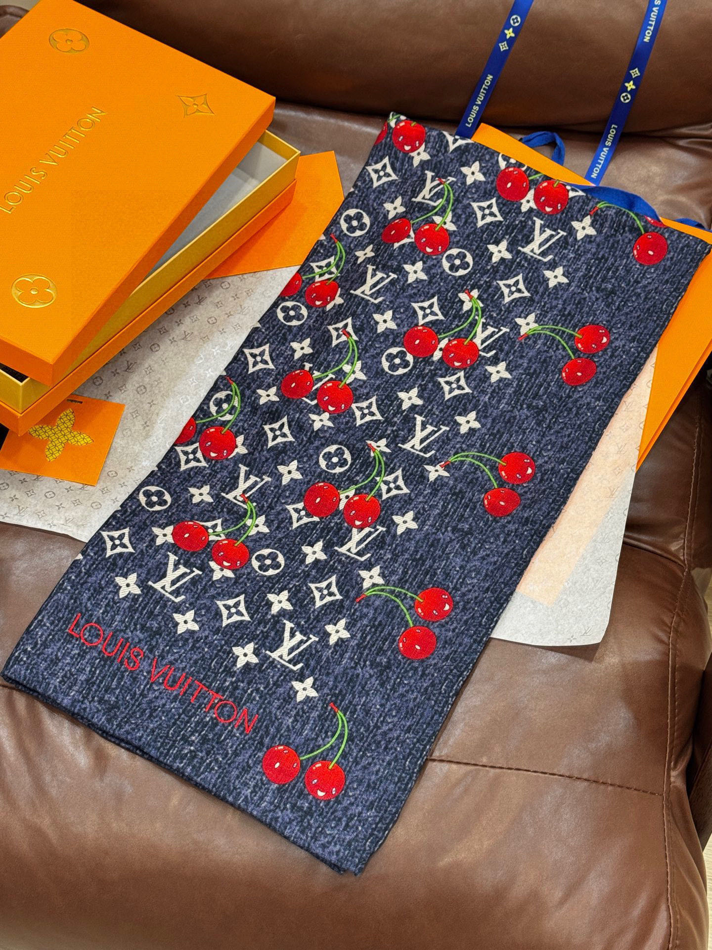 LV X TM MONOGRAMCERISE 140丝毛方巾【140双面丝毛同色】LV × TM Mon