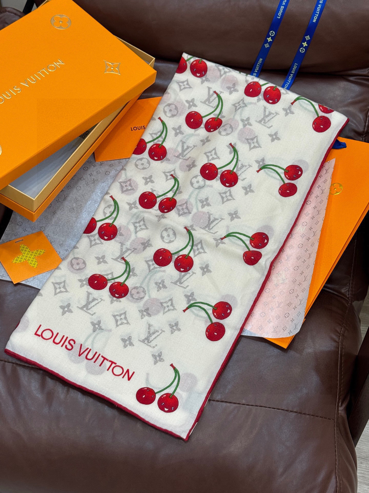 LV X TM MONOGRAMCERISE 140丝毛方巾【140双面丝毛同色】LV × TM Mon