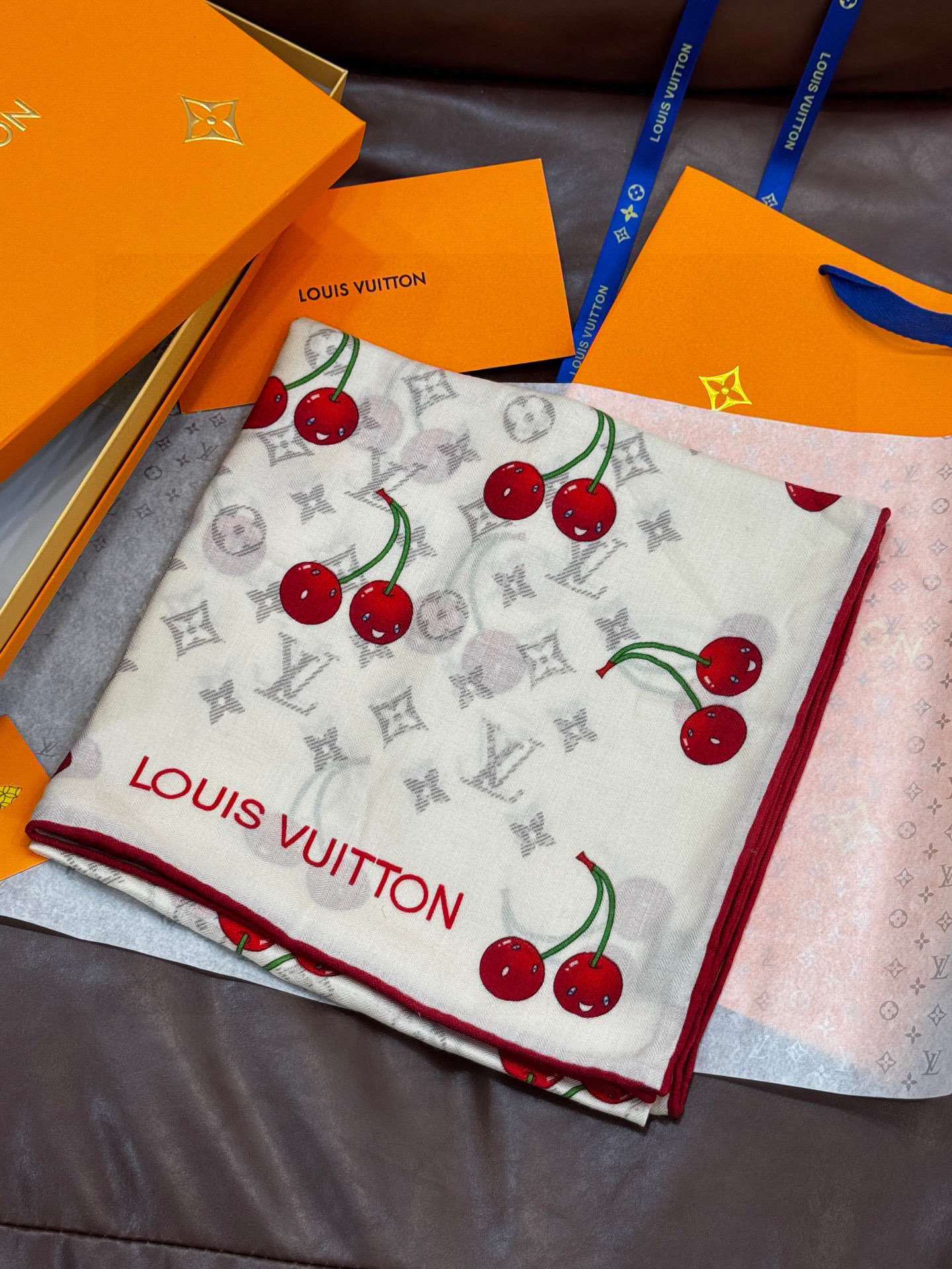 LV X TM MONOGRAMCERISE 140丝毛方巾【140双面丝毛同色】LV × TM Mon