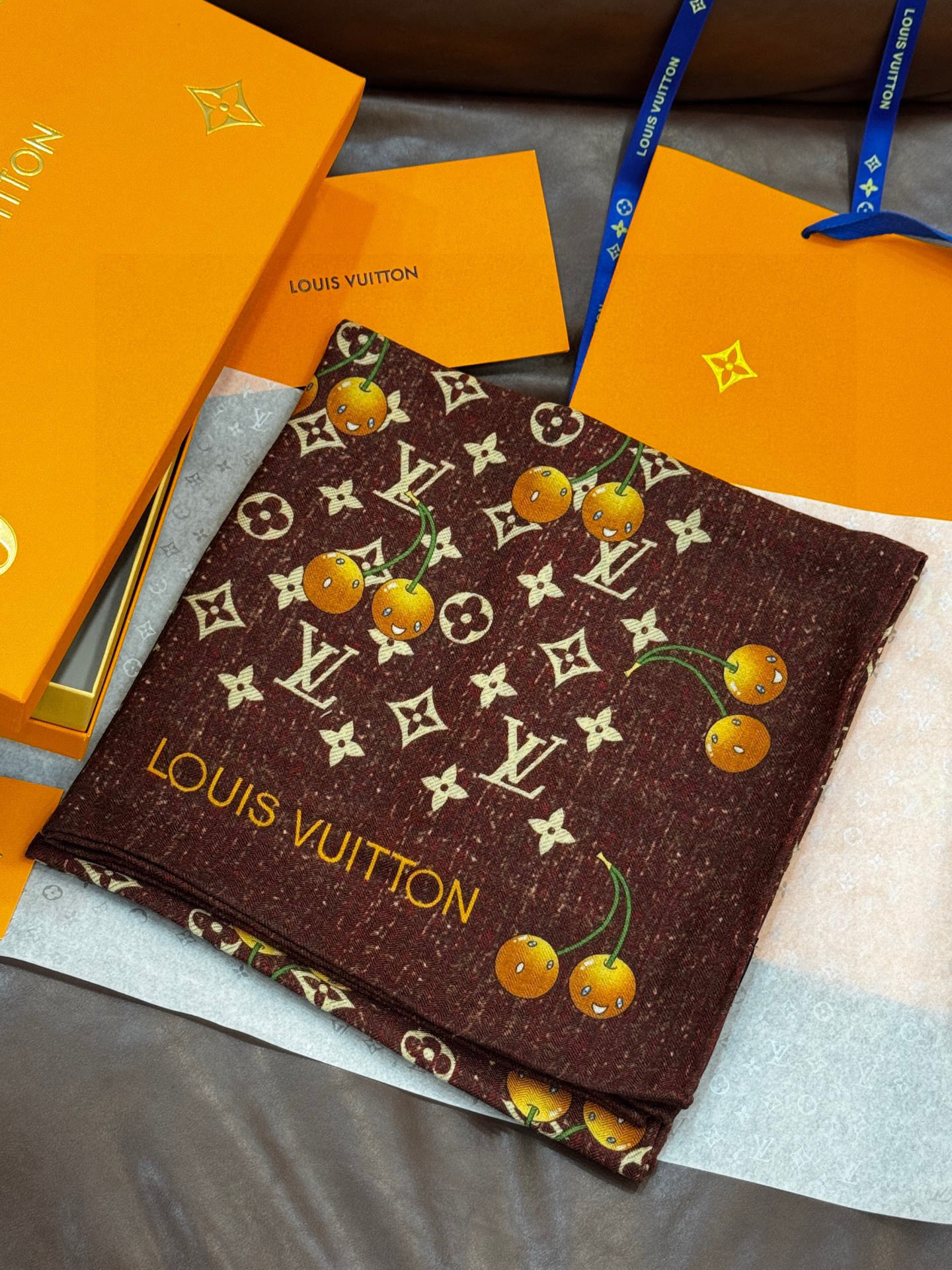 LV X TM MONOGRAMCERISE 140丝毛方巾【140双面丝毛同色】LV × TM Mon