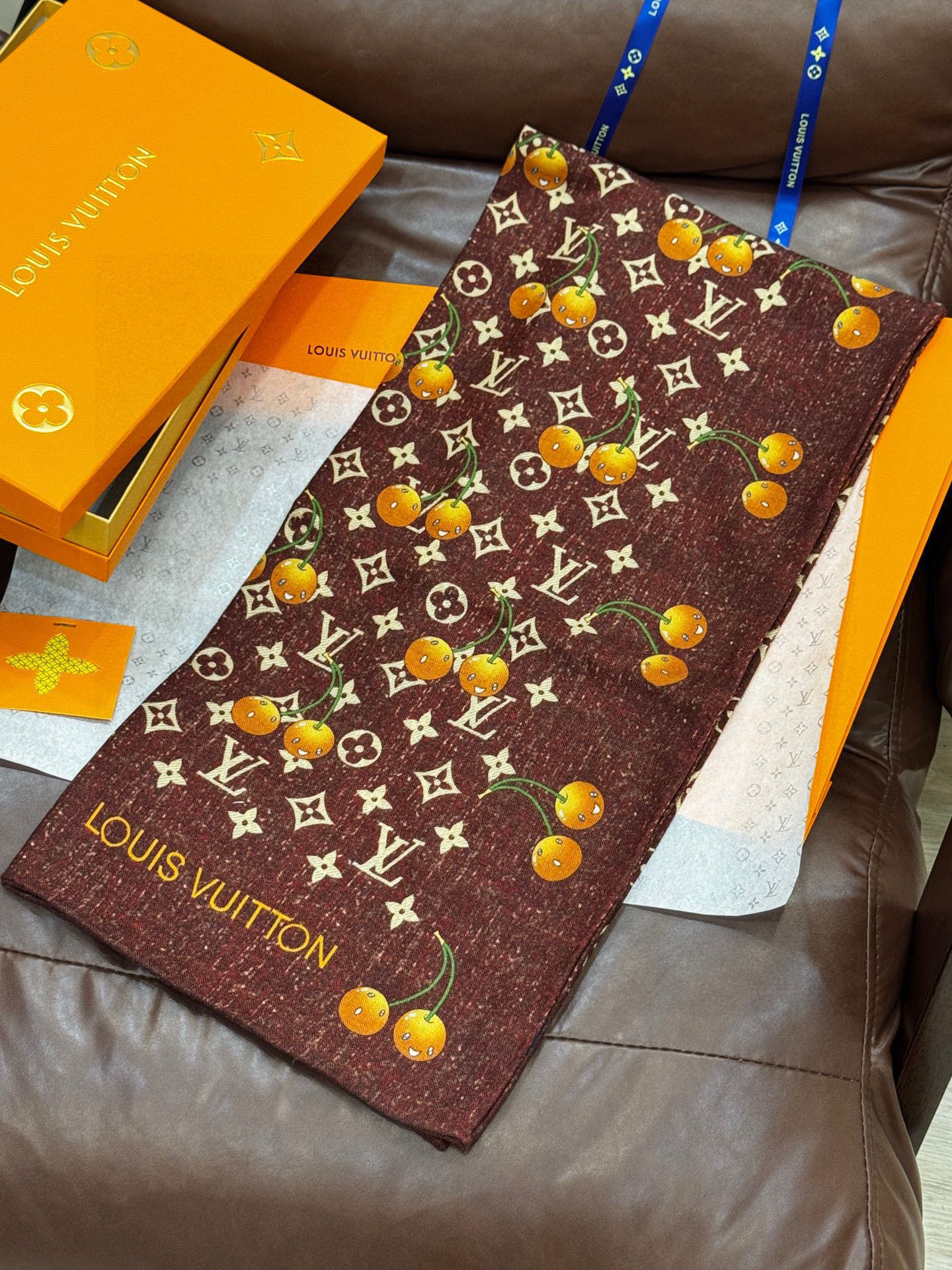 LV X TM MONOGRAMCERISE 140丝毛方巾【140双面丝毛同色】LV × TM Mon