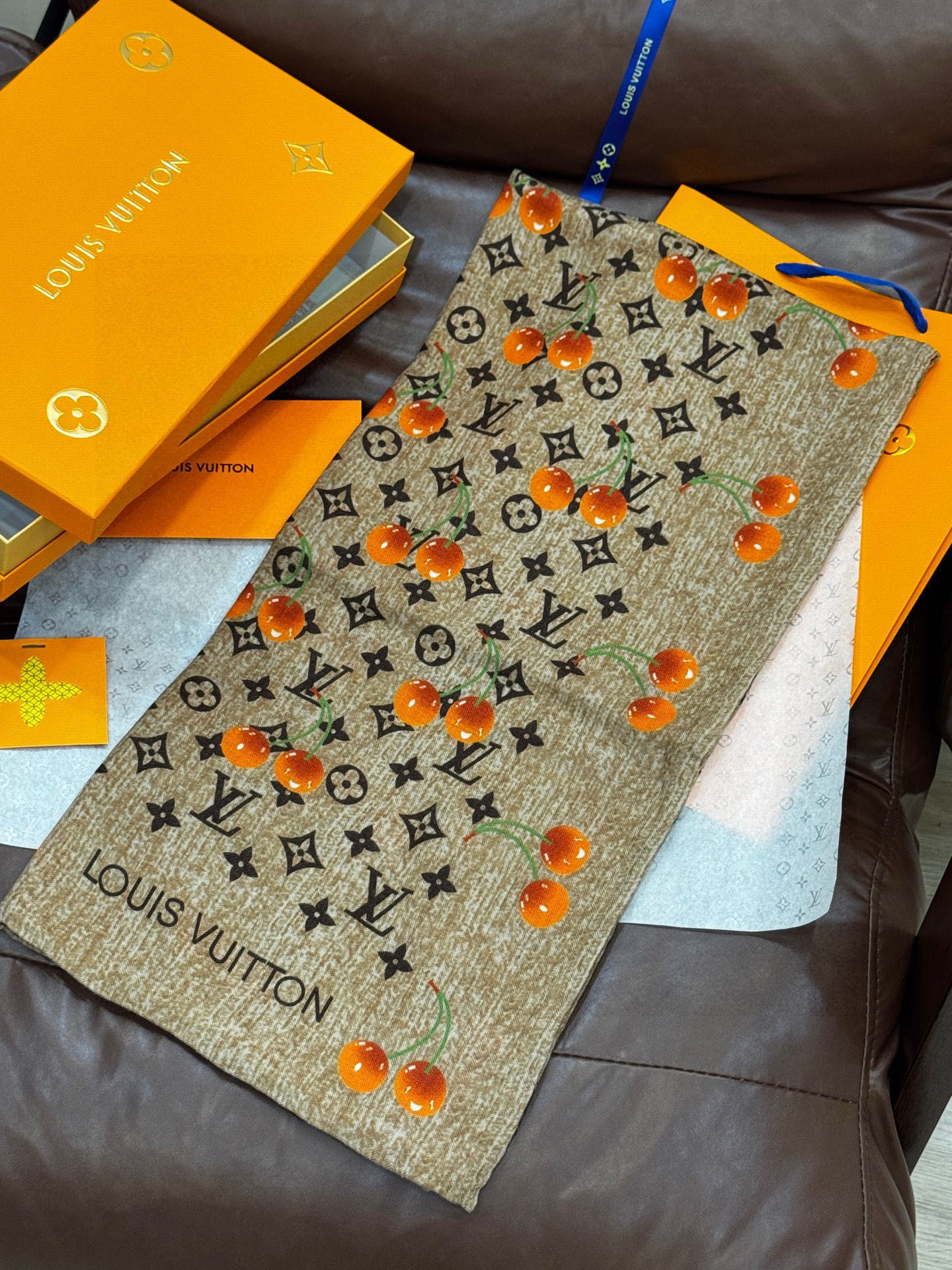 LV X TM MONOGRAMCERISE 140丝毛方巾【140双面丝毛同色】LV × TM Mon