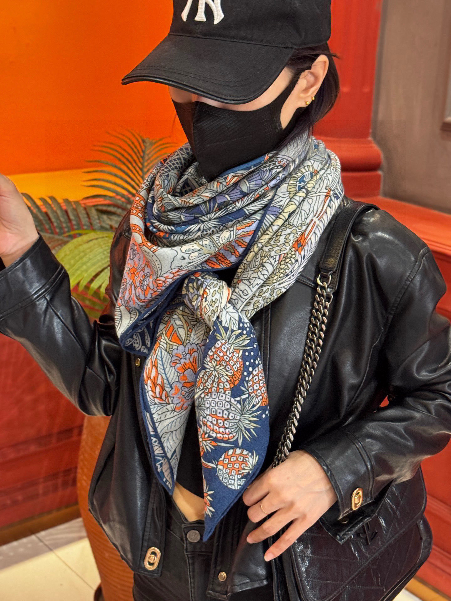 💟2025年秋冬抢先 上新💞【双面同色丝毛方巾】手工卷边山羊绒和真丝混纺披肩（70%山羊绒，30%桑蚕丝