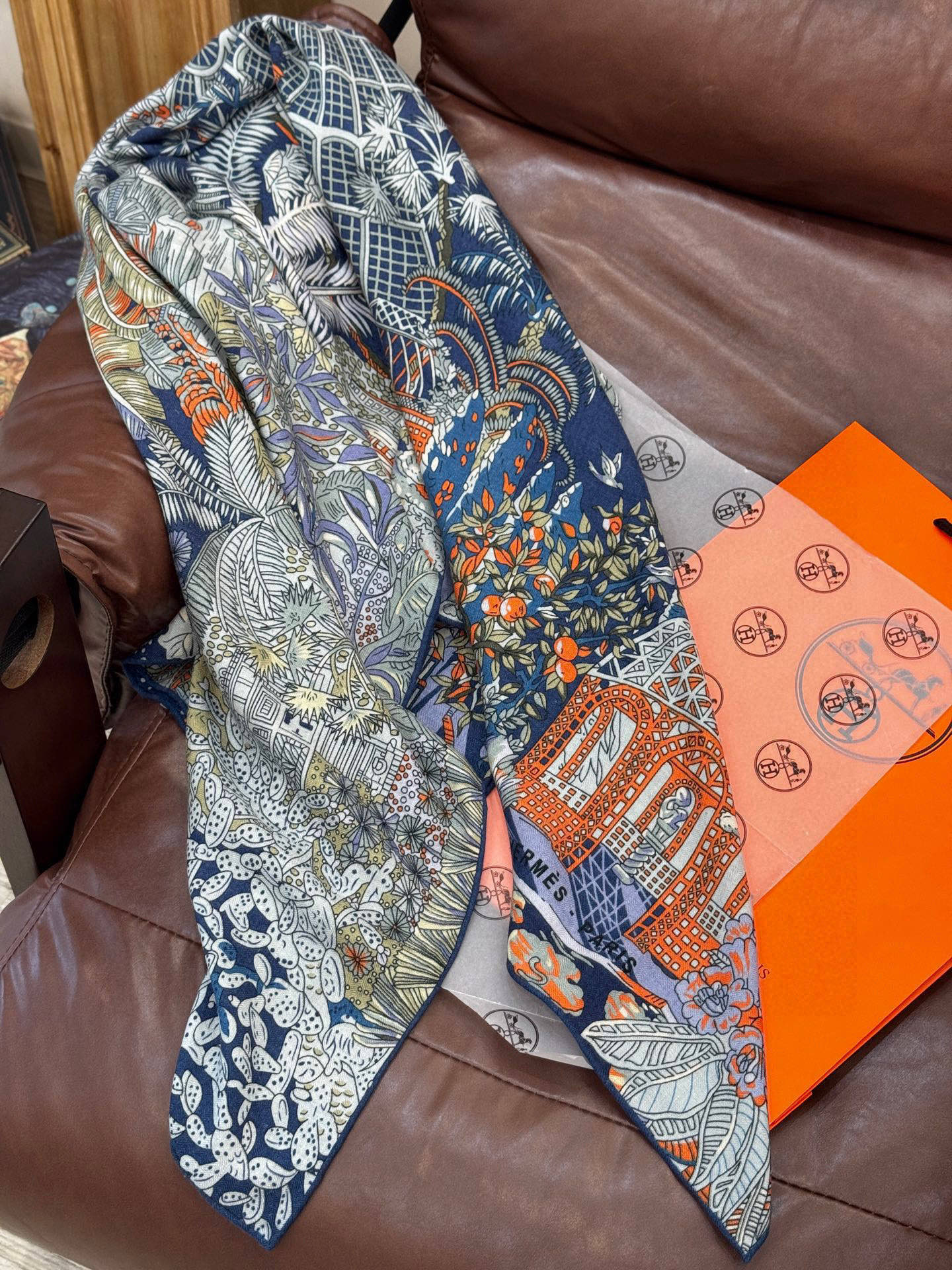 💟2025年秋冬抢先 上新💞【双面同色丝毛方巾】手工卷边山羊绒和真丝混纺披肩（70%山羊绒，30%桑蚕丝