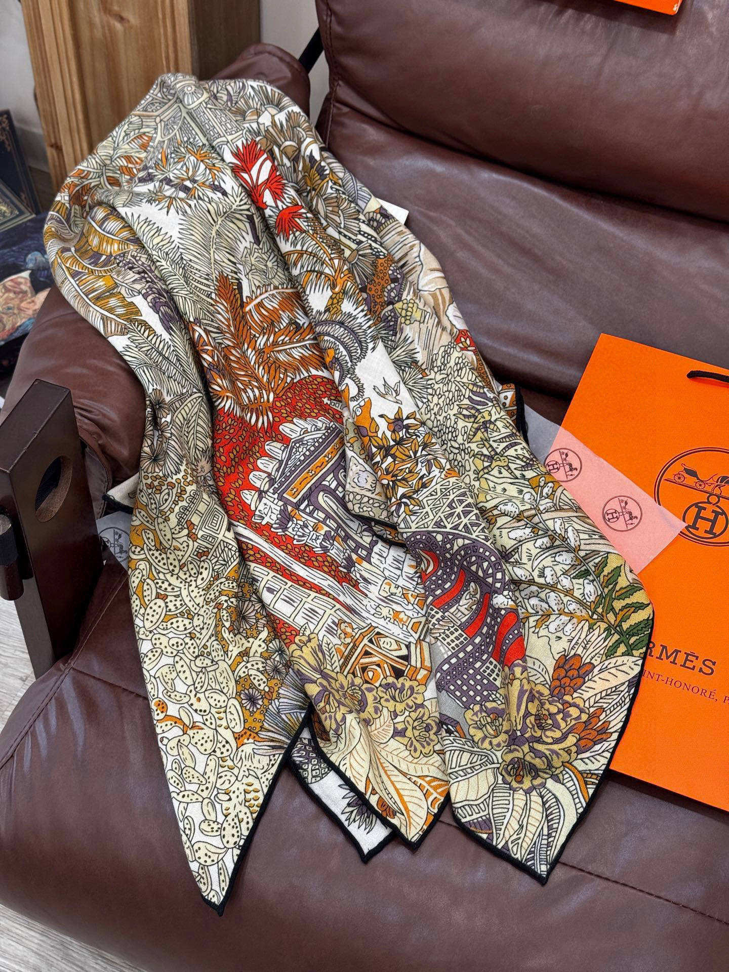 💟2025年秋冬抢先 上新💞【双面同色丝毛方巾】手工卷边山羊绒和真丝混纺披肩（70%山羊绒，30%桑蚕丝