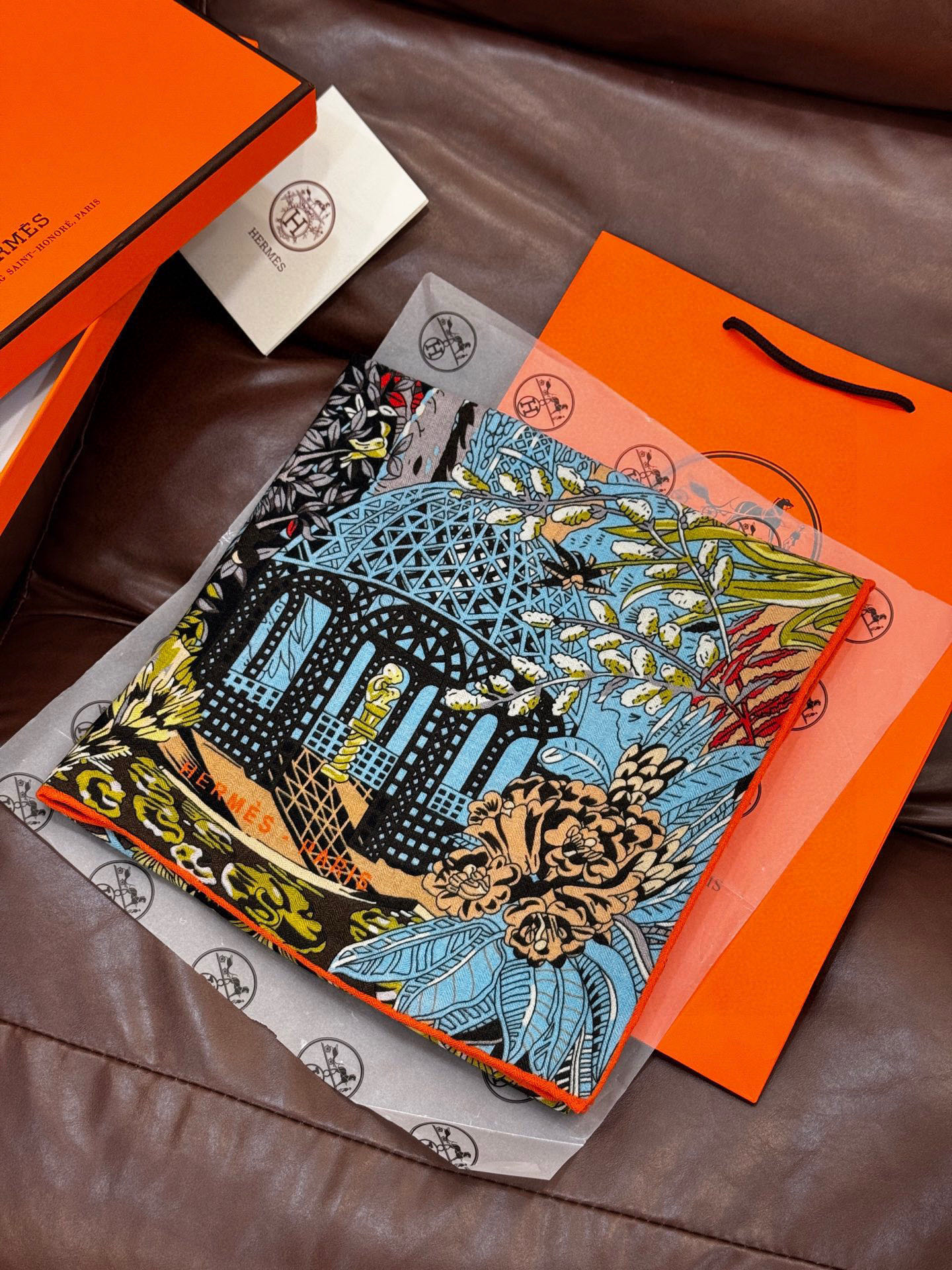 💟2025年秋冬抢先 上新💞【双面同色丝毛方巾】手工卷边山羊绒和真丝混纺披肩（70%山羊绒，30%桑蚕丝